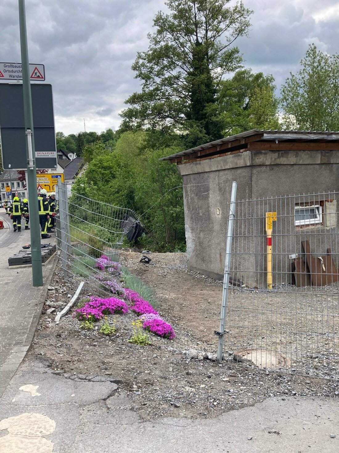 Am 15:56 Uhr kam es in Warstein-Suttrop zu einem Verkehrsunfall mit zwei leicht verletzten Personen. Unfallursache und Bergung ermittelt.