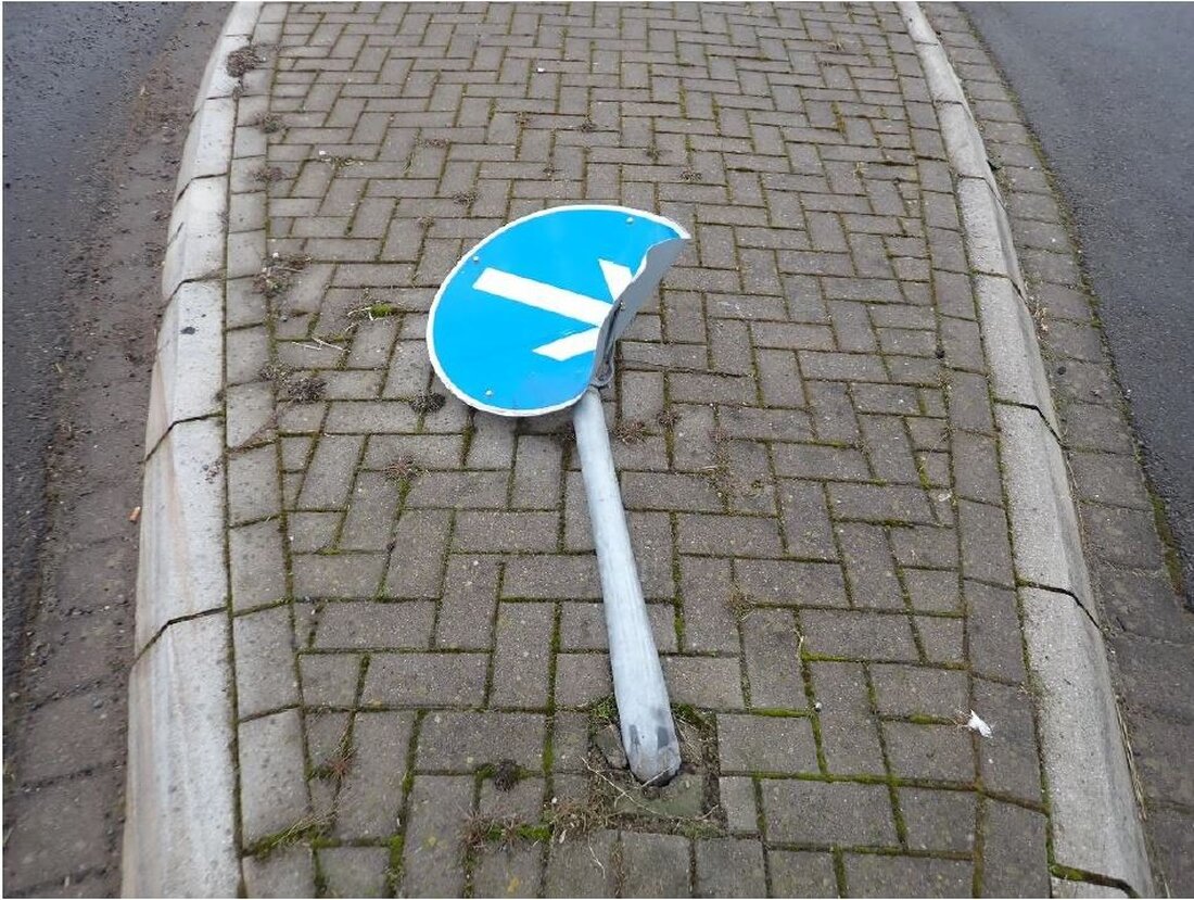 Unbekannter beschädigt Verkehrszeichen in Bremervörde. Polizei sucht Zeugen. Autofahrer in Zeven mit Alkohol am Steuer gestoppt.