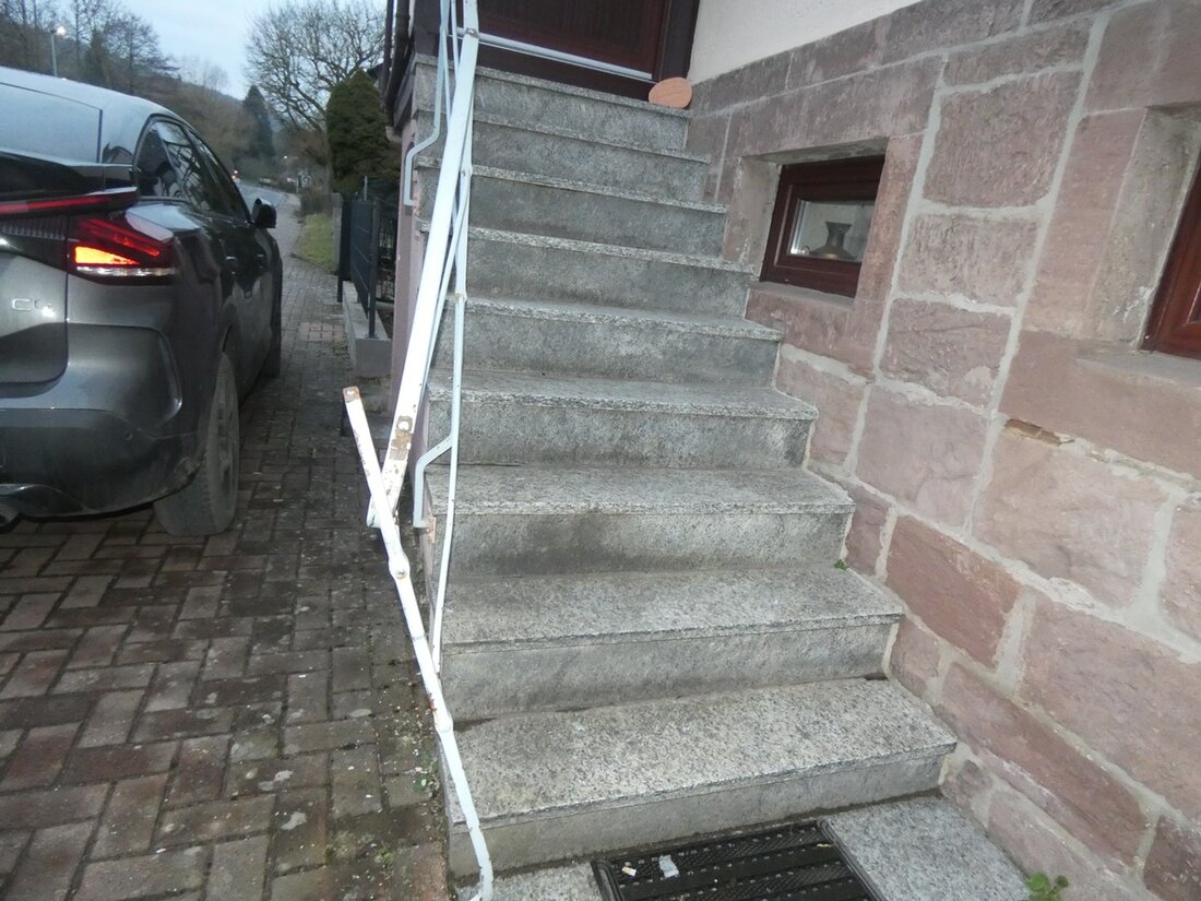 Am 14.02.2025 ereignete sich in Hehlen ein Verkehrsunfall mit Flucht. Zeugen sind dringend gesucht. Hinweise an die Polizei.