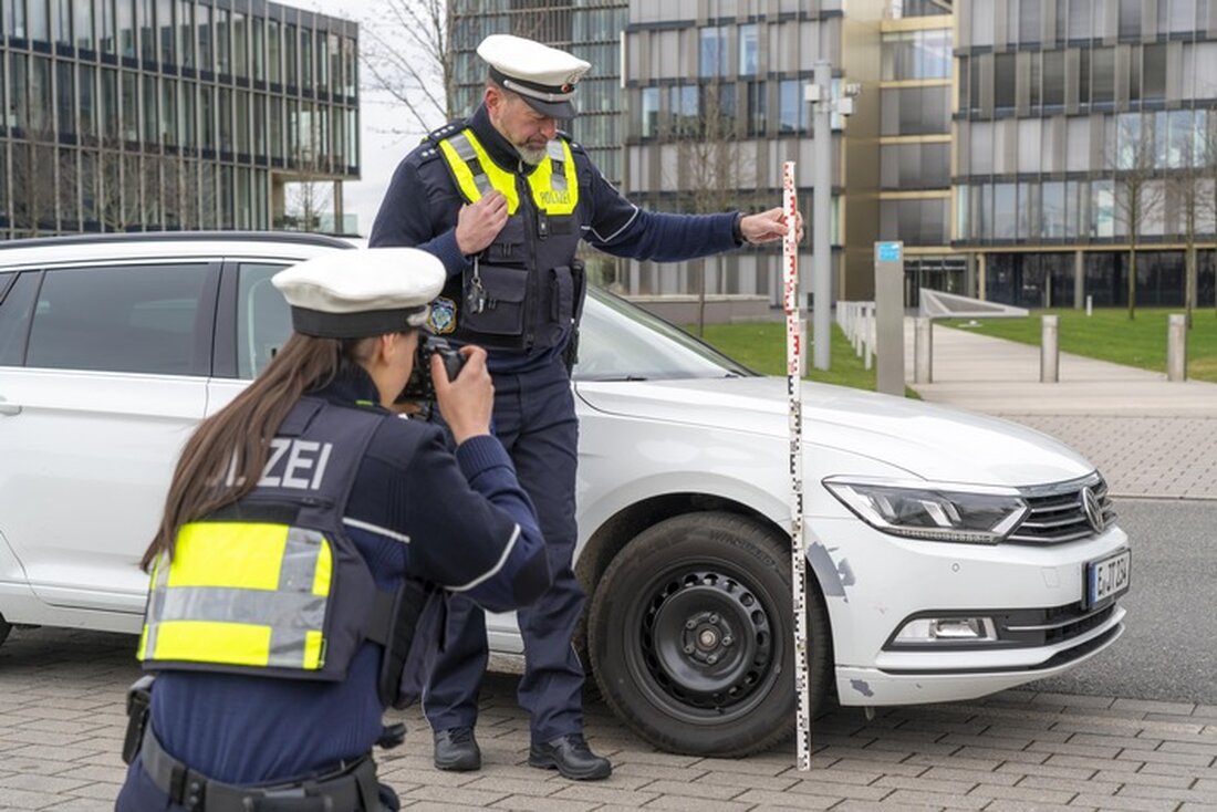Die Polizei Mettmann berichtet über mehrere Verkehrsunfallfluchten im Kreisgebiet, zwischen Mai 2025 und zur Ergreifung der Täter.
