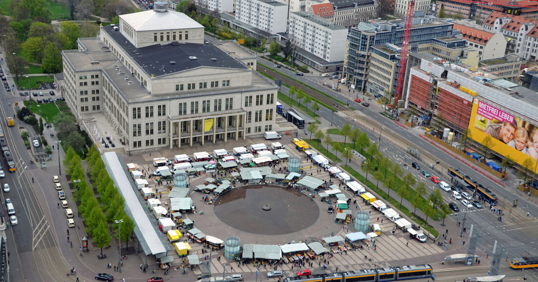 Verlegung der Wochenmärkte in der Innenstadt im Jahr 2023 Die traditionellen Wochenmärkte auf dem Marktplatz in der Innenstadt müssen an bestimmten Terminen wegen anderer innerstädtischer Veranstaltungen verlegt werden. © Andreas Schmidt Der Wochenmarkt Innenstadt muss im Jahr 2023, mit unveränderten Öffnungszeiten Dienstag und Freitag von 9 bis 17 Uhr, an folgenden Tagen verlegt werden: am 02. Juni 2023 (Freitag) wegen des Leipziger Stadtfestes auf den Augustusplatz, am 09. Juni 2023 (Freitag) wegen des Bachfestes auf den Augustusplatz, vom 27. Juni bis 09. Juli (4 Termine) wegen des Leipziger Weinfestes auf den Augustusplatz, vom 04. bis 11. August (3 Termine) wegen &hellip;