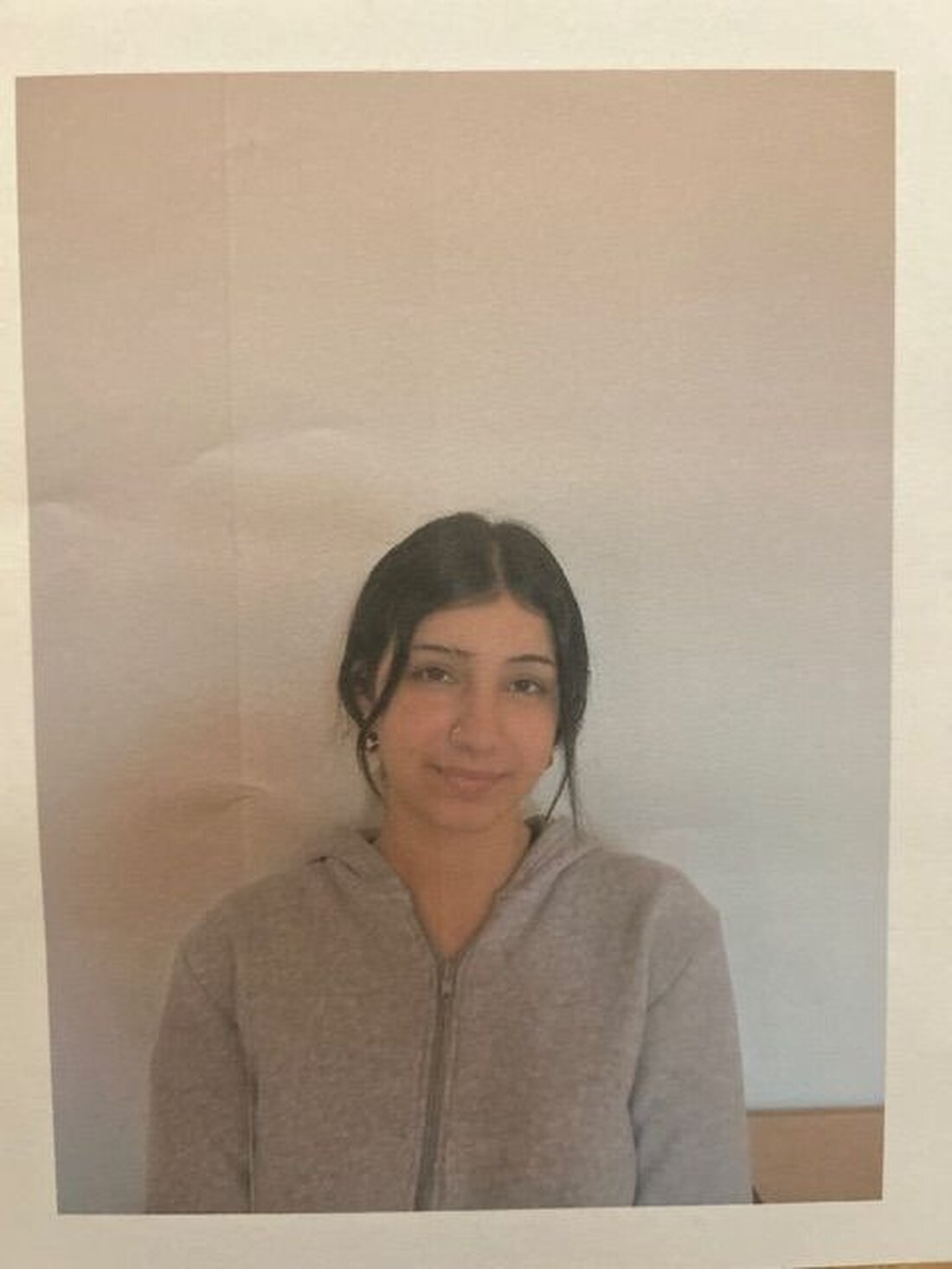 Suchmeldung: 16-jährige Sandra Danyali aus Gießen-Allendorf seit 27.03.2025 vermisst. Hinweise an Polizei Gießen Süd erbeten.