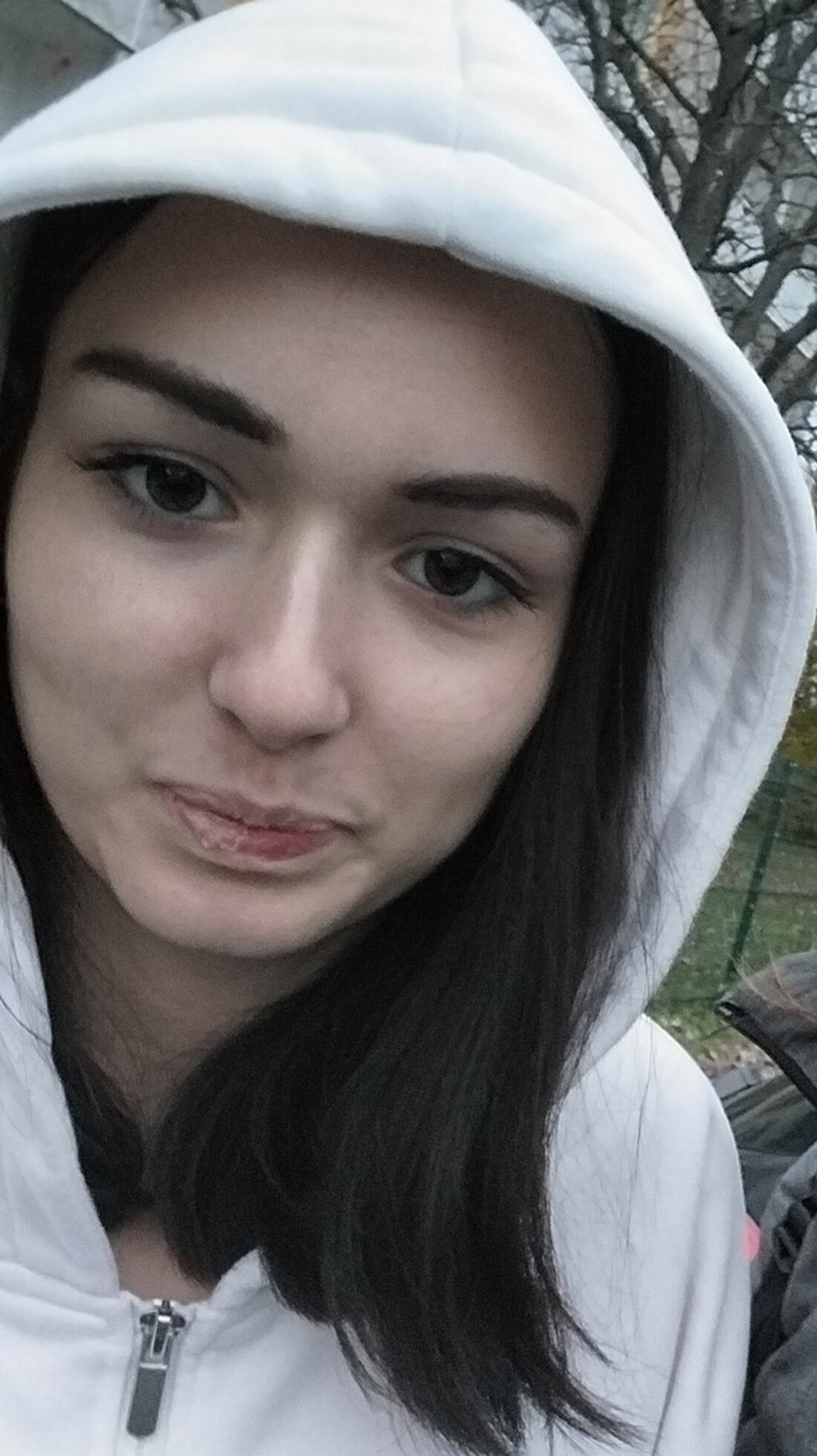 Die 16-jährige Leonie Czypionka wird seit dem 15. Februar 2025 vermisst. Hinweise zu ihrem Aufenthaltsort werden dringend gesucht.