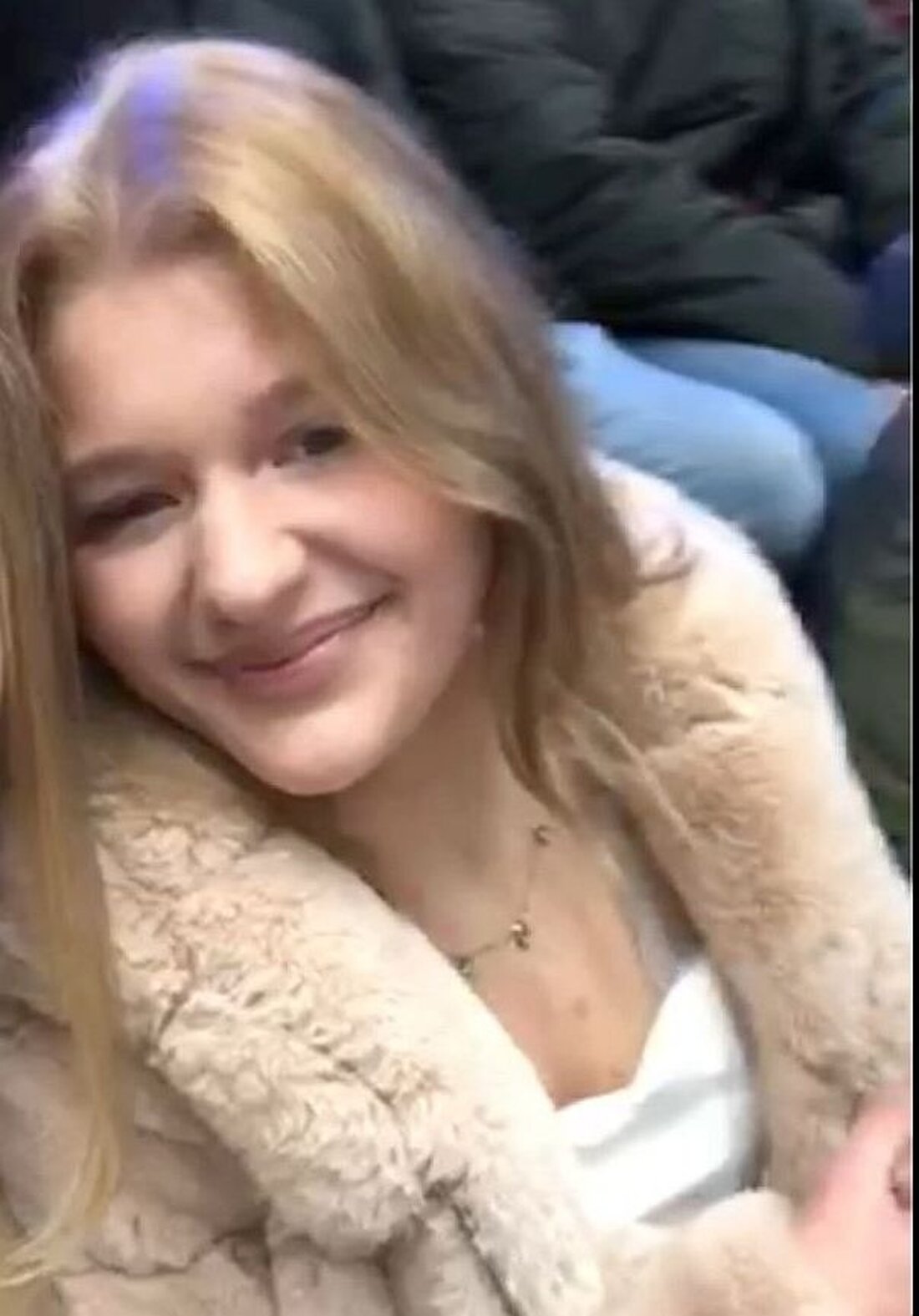 Die 17-jährige Eva Lotta Wittemann aus Lorch wird seit dem 16.03.2025 vermisst. Hinweise bitte an die Polizei Wiesbaden.