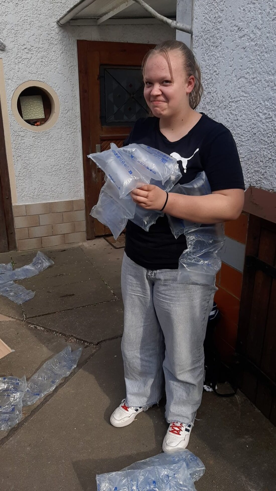 Die 14-jährige Elia Lynee Bobrowski aus Schweina wird seit Montag vermisst. Hinweise zum Aufenthaltsort bitte an die Polizei melden.