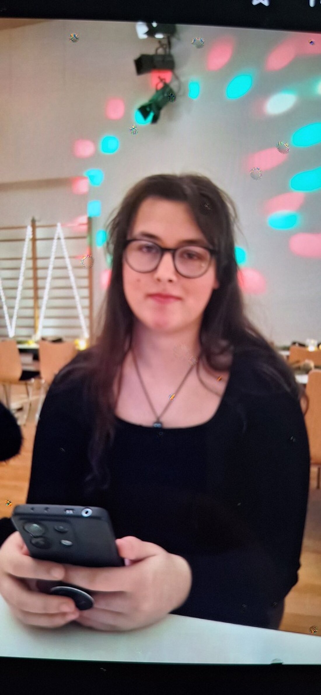 Polizei Mannheim sucht zwei vermisste 15-jährige Mädchen aus Rhein-Neckar-Kreis. Möglicher Aufenthaltsort in Düsseldorf.