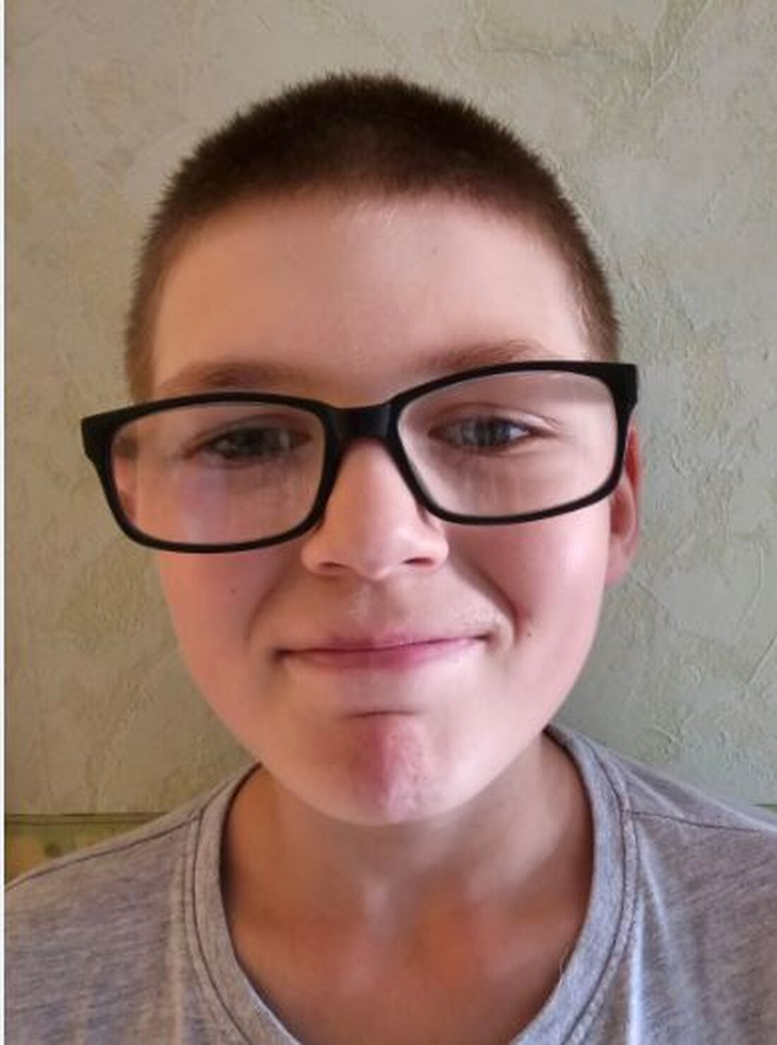 Die Polizei Berlin sucht nach dem 13-jährigen Tizian. Hinweise zu seinem Verbleib nach einem Schulstreit werden dringend benötigt.