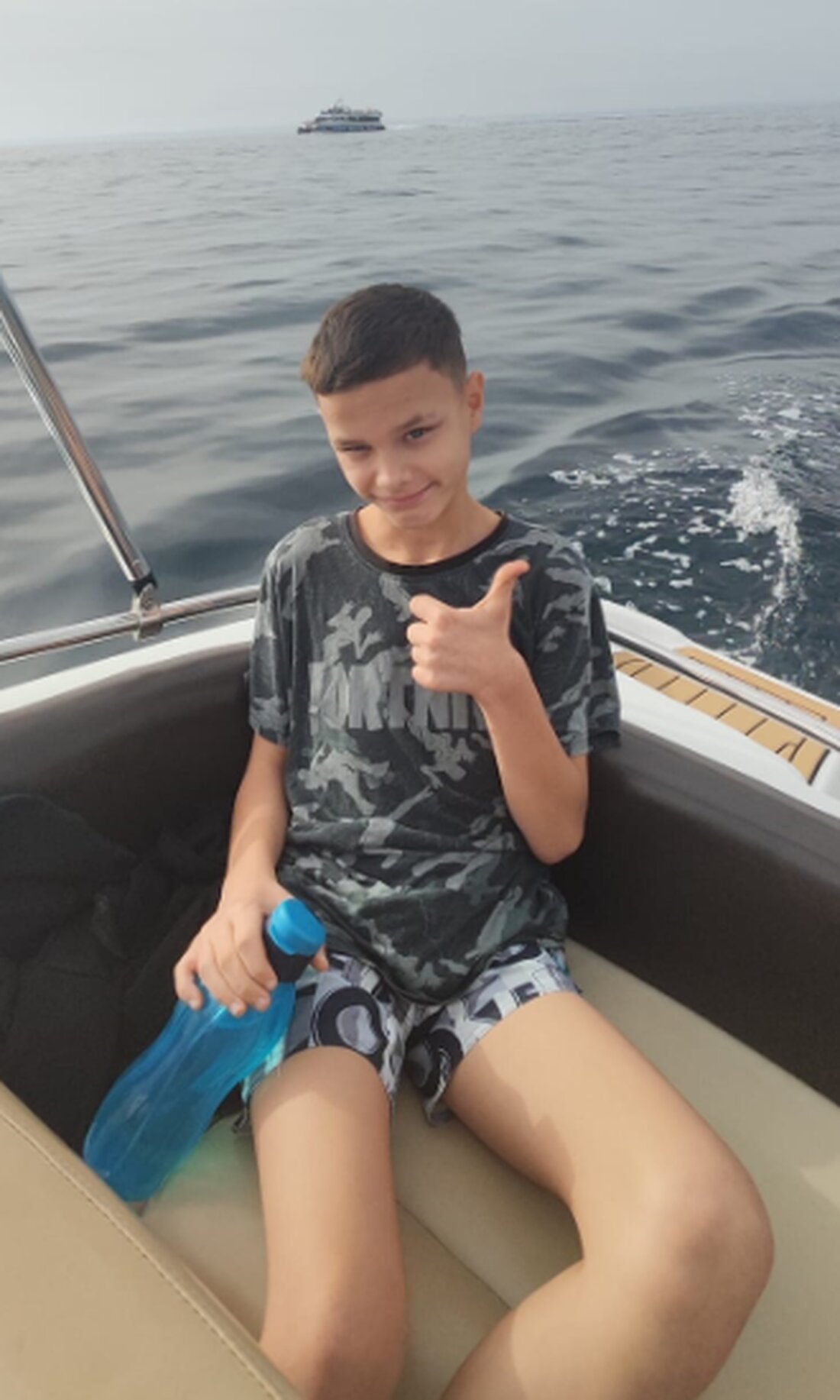 Die Polizei Berlin sucht dringend nach dem 13-jährigen Fynn Justin Fritz NAKOINZ, vermisst seit heute Morgen. Hinweise erbeten.