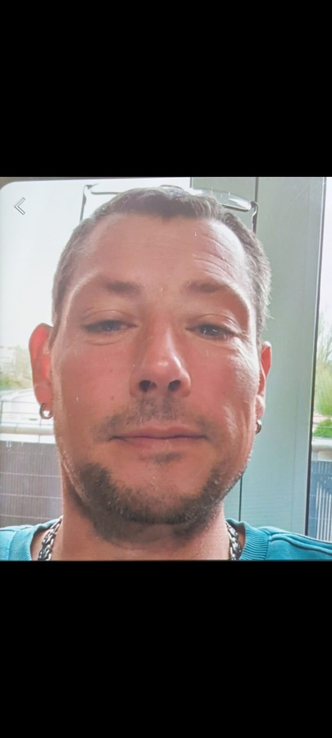Die Polizei sucht dringend nach Stefan D., 46 Jahre alt, aus Lübeck, vermisst seit dem 20. Oktober. Hinweise zu seinem Aufenthaltsort sind willkommen.