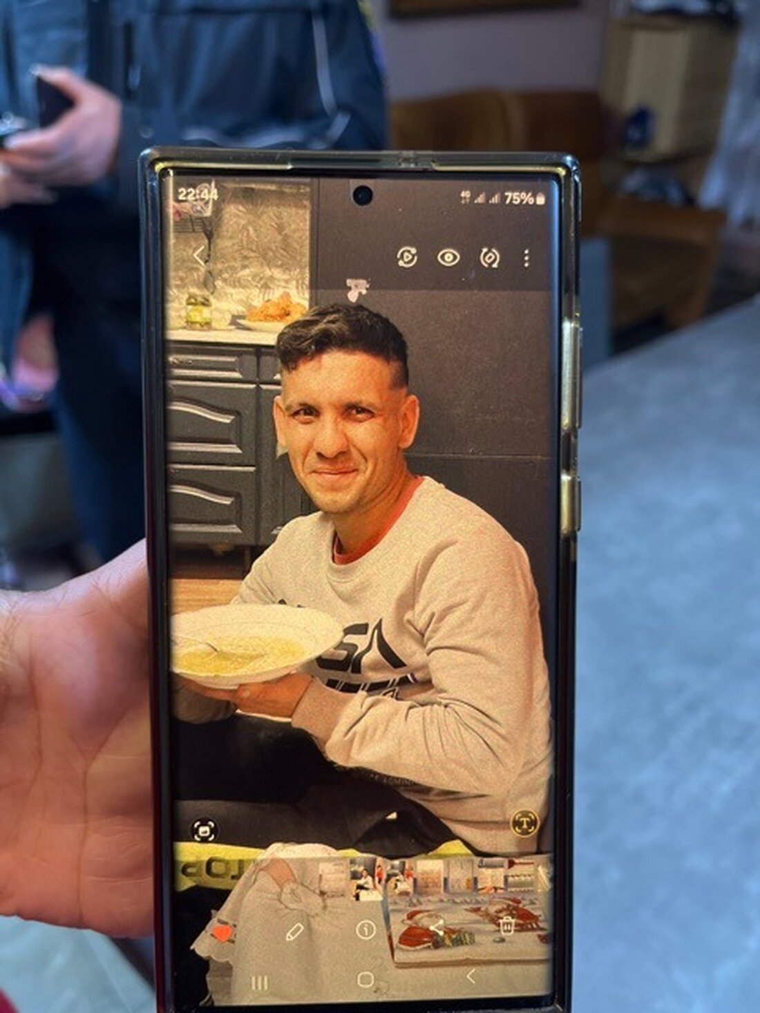 Seit dem 12. Oktober wird der 22-jährige Renato B. in Vöhl-Obernburg vermisst. Hinweise bitte an die Polizei Korbach.