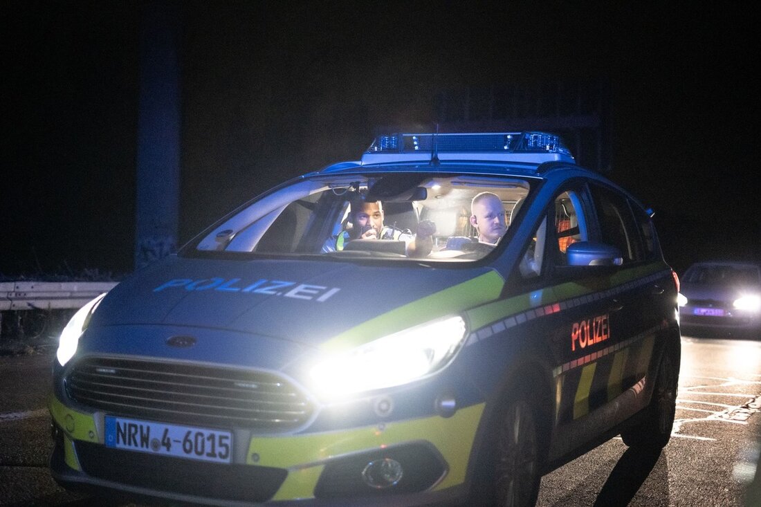 Zwei Männer fuhren in Langenfeld eine Zeugin an, nachdem sie versuchten, Werkzeuge aus einem Handwerker-Fahrzeug zu stehlen.