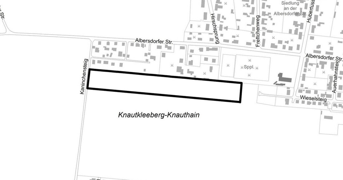 Vorhabenbezogener Bebauungsplan Nr. 386, Wohngebiet östlich Kaninchensteig, Leipzig-Südwest Im Ortsteil Knautkleeberg-Knauthain wird ein vorhabenbezogener Bebauungsplan zur Entwicklung eines Wohngebietes aufgestellt. Während der frühzeitigen Öffentlichkeitsbeteiligung wird die Planung am 6. Juli 2023 im Rahmen eines Stadtspaziergangs vorgestellt. Geltungsbereich vorhabenbezogener Bebauungsplan Nr. 386, Wohngebiet östlich Kaninchensteig Frühzeitige Beteiligung der Öffentlichkeit Zum vorhabenbezogenen Bebauungsplan Nr. 386 „Wohngebiet östlich Kaninchensteig“ wird die frühzeitige Beteiligung der Öffentlichkeit nach § 3 Abs. 1 Baugesetzbuch (BauGB) durchgeführt. Das Plangebiet befindet sich in Leipzig Südwest, im Ortsteil Knautkleeberg-Knauthain, östlich des Kaninchensteiges und südlich der Wohnbebauung und des Sportplatzes an der Albersdorfer Straße (entsprechend kartenmäßiger Darstellung). Die Aufstellung des &hellip;