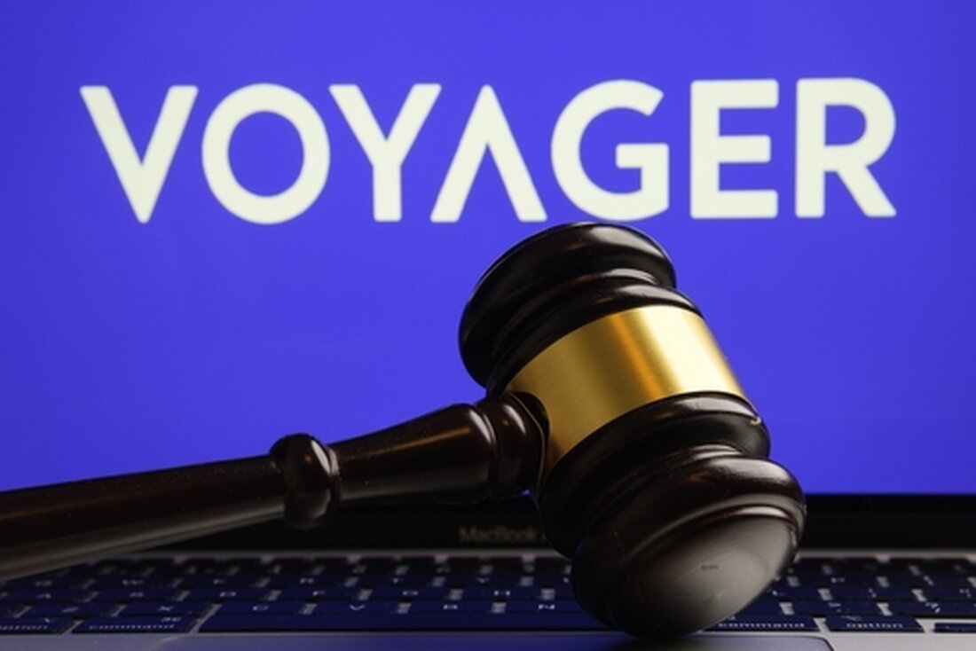 Die zentralen Thesen Die Übernahme von Voyager Digital durch Binance.US wird ausgesetzt, bis der Rechtsstreit mit der Börse beigelegt ist. Voyager möchte, dass der Rechtsstreit bis zum 13. April beigelegt wird, da die Gläubiger aufgrund der Verzögerung 100 Millionen Dollar verlieren werden. Binance steht in den Vereinigten Staaten vor einer Klage, nachdem die CFTC ihr unangemessene Compliance-Verfahren und Handel vorgeworfen hat. Voyager möchte, dass der Rechtsstreit von Binance.US bald beigelegt wird Das bankrotte Kryptowährungs-Kreditunternehmen Voyager Digital will, dass der Rechtsstreit mit Binance.US bis zum 13. April beigelegt wird, oder seine Gläubiger verlieren 100 Millionen Dollar. Dies geht aus rechtlichen Dokumenten …