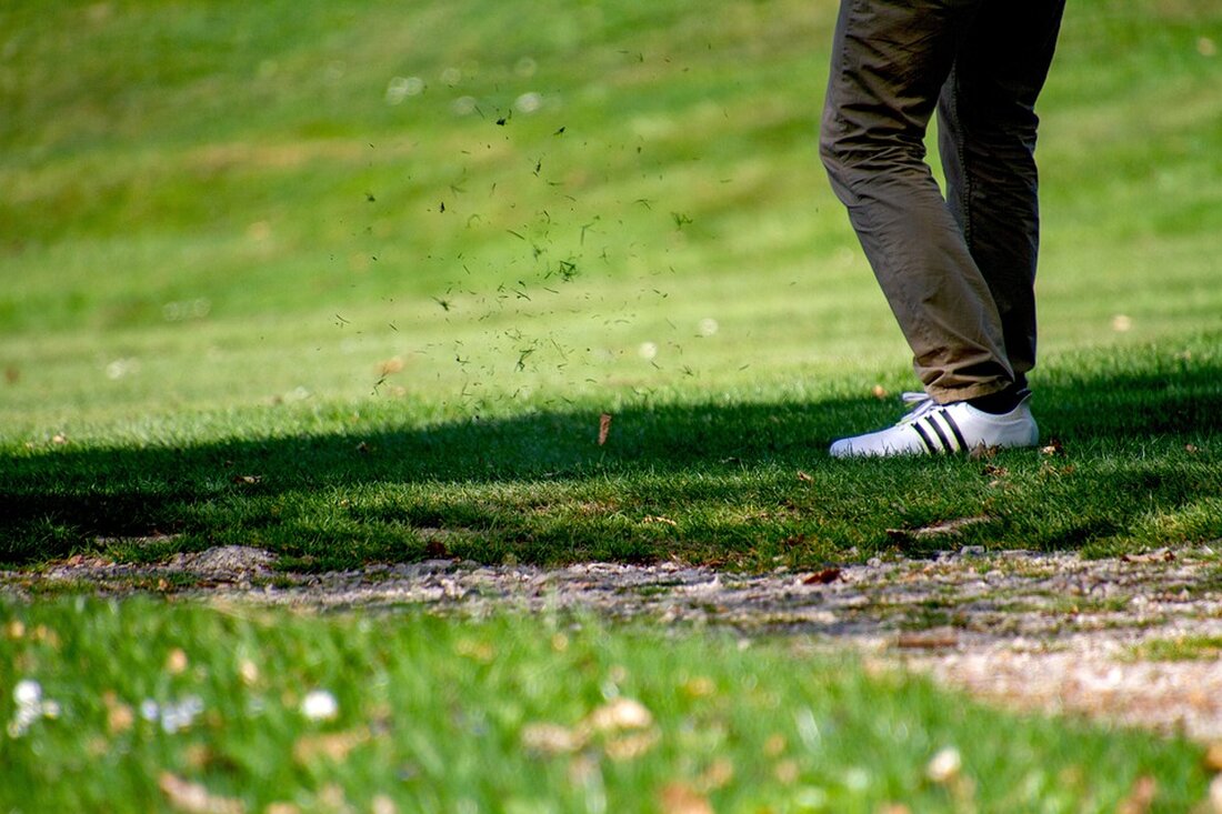 FBI ermittelt nach Attentatsversuch auf Trump beim Golfen in Florida. Ein bewaffneter Mann floh, während Sicherheitskräfte eingriffen.