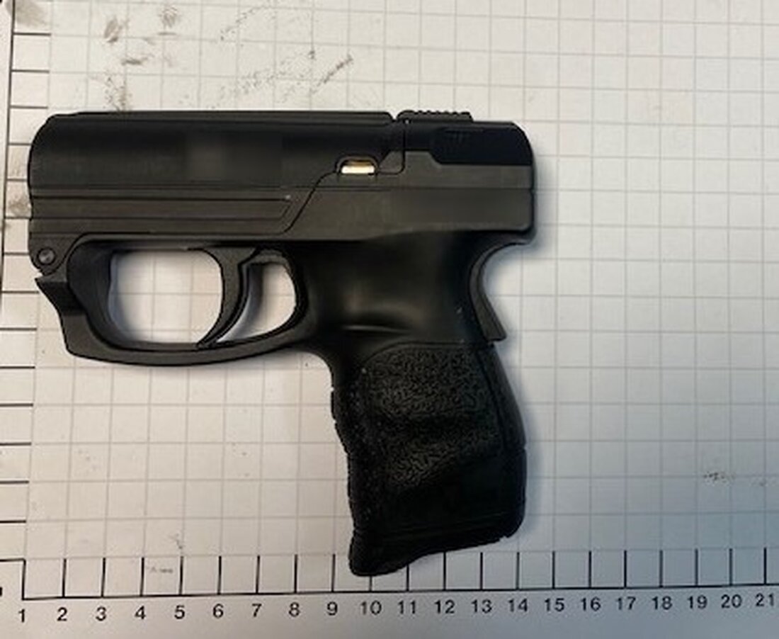 Bundespolizei nahm einen 55-Jährigen nach Diebstahl in Essener Hauptbahnhof fest. Bei ihm fanden sie eine Reizstoffwaffe.