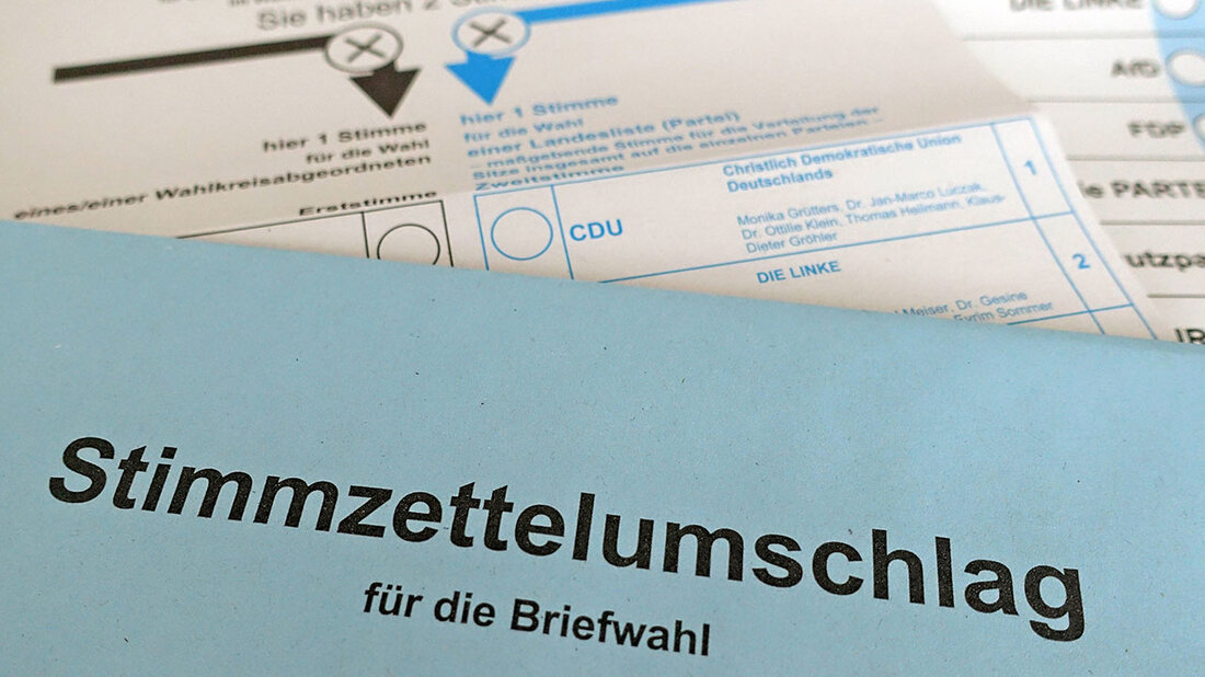 Deutsche Parteien nutzen geheime Nutzer-Daten für ihren Wahlkampf Alle Parteien, die im Bundestag vertreten sind, nutzten im Bundestagswahlkampf 2021 auf Facebook sogenanntes Microtargeting – das gezielte Ausspielen von personalisierter Werbung an kleine Personengruppen. Die Recherchen des ZDF MAGAZIN ROYALE zeigen, wie schädlich maßgeschneiderte Werbungen für eine demokratische Gesellschaft sind. Die Parteien haben in den vergangenen Monaten tausende Facebook-Werbungen gezielt an winzige Personengruppen gerichtet. Möglich wird das, weil Facebook fast alle Online-Aktivitäten seiner Nutzer:innen aufzeichnet – und diese Informationen an Werbetreibende verkauft. Das ZDF MAGAZIN ROYALE hat veröffentlicht, was Facebook geheim hält Informationen darüber, wie die Parteien ihre Wähler:innen “targeten”, hält …