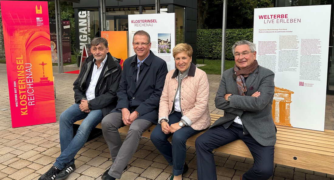 Titel: Neue WahreWunderBänke auf der Klosterinsel Reichenau eingeweiht – Ein Schritt zur Stärkung des Welterbes in Baden-Württemberg Reichenau, 26. Oktober 2023 – Im Rahmen eines feierlichen Events hat die baden-württembergische Ministerin für Landesentwicklung und Wohnen, Nicole Razavi, auf der Klosterinsel Reichenau die ersten „WahreWunderBänke“ für das UNESCO-Welterbe im Land eingeweiht. Diese neuen Informationsstationen sollen nicht nur zur Entspannung einladen, sondern auch das Bewusstsein für die kulturellen Schätze der Region schärfen. In einer Zeit, in der der Erhalt des kulturellen Erbes zunehmend an Bedeutung gewinnt, setzt das Land mit dieser Initiative ein Zeichen. Die neuen Bänke, die in Zusammenarbeit mit der …