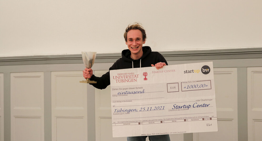 Wheyfinery aus Tübingen zieht in das Landesfinale des „Start-up BW Elevator Pitch 2021“ ein. Der Vorentscheid gibt Gründern die Möglichkeit, sich und ihre innovativen Geschäftsideen zu präsentieren. Mit dem Gründerwettbewerb „Start-up BW Elevator Pitch“ Bereits zum achten Mal sucht das Wirtschaftsministerium die einfallsreichsten Geschäftsideen und die besten Gründer des Landes. Dazu finden in ganz Baden-Württemberg Vorentscheidungen für die Landesfinals statt, die von den Partnern eigenständig organisiert werden. Am 25. November 2021 fand der Startup Pitch Tübingen statt. Dr. Richard Hegner von Wheyfinery überzeugte die Jury mit seiner Geschäftsidee einer nachhaltigen Lösung zur Herstellung von biobasiertem Öl aus Abfallstoffen und schaffte …