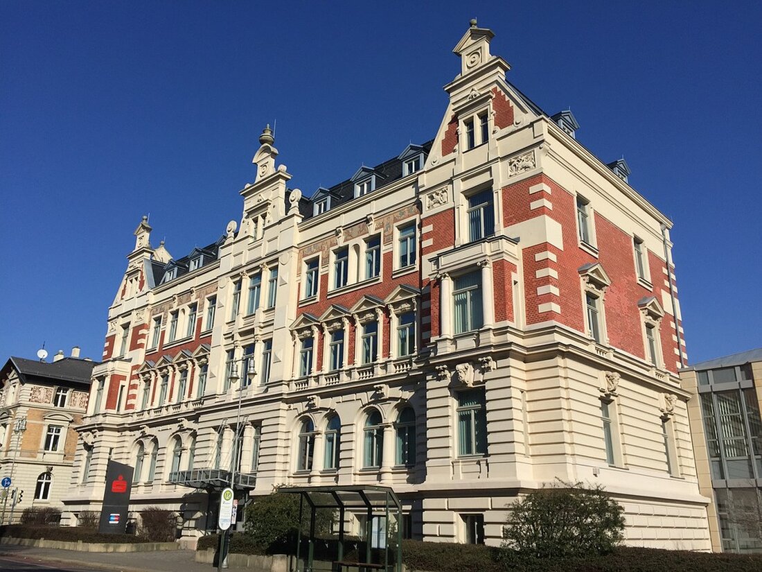 Die Altenburger Theaterpremiere von „Dorian Gray“ Für die Altenburger Theaterpremiere von „Dorian Gray“ sind schon reichlich Karten verkauft. Die Aufführung soll im Heizhaus, der kleinen Spielstätte des Landestheaters, stattfinden. Es handelt sich dabei um die erste Aufführung seit der Sanierung des Theaters vor vier Jahren. Die geplante Wiedereröffnung Ende Oktober wäre ein nahezu historischer Moment für das Theater. Die Vorfreude auf die Premiere Die Premiere von „Dorian Gray“ wird von Theaterbegeisterten in Altenburg sehnsüchtig erwartet. Schon jetzt sind viele Karten für die Veranstaltung verkauft. Die Aufführung soll im Heizhaus, einer kleinen Spielstätte des Landestheaters, stattfinden. Dieses besondere Ambiente verspricht ein …