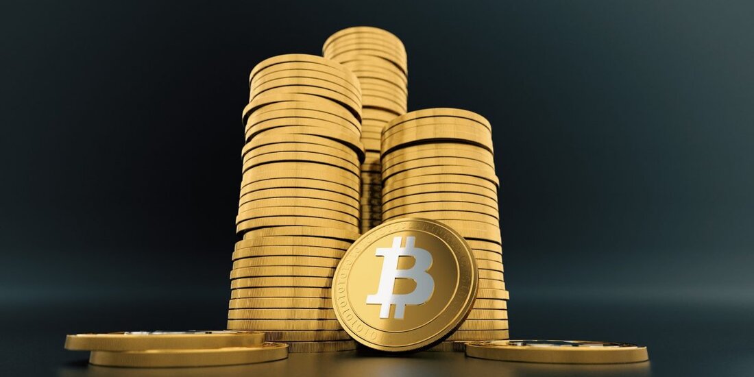 Winklevoss-Zwillinge betonten erneut ihre Preisvorhersage von 500.000 USD für Bitcoin. Die Zwillinge sagten, BTC werde Gold in seiner Marktbewertung übertreffen. Die Winklevoss-Zwillinge Cameron und Tyler wiederholten kürzlich ihre Vorhersage, dass Bitcoin 500.000 US-Dollar erreichen wird. Die Gründer der Gemini-Kryptobörse bekräftigten ihre optimistische Prognose, als sie am Wochenende auf der Bitcoin-Konferenz 2021 in Miami sprachen. Derzeit bei $36.221, Die Preisvorhersage der Winklevoss-Zwillinge bedeutet, dass Bitcoin mehr als 13 Mal springen wird, um das Ziel zu erreichen. Bitcoin, um Gold zu stören Während seiner Rede auf der Konferenz bezeichnete der Zwilling Bitcoin als Gold 2.0. Sie sind zuversichtlich, dass die Kryptowährung Gold …