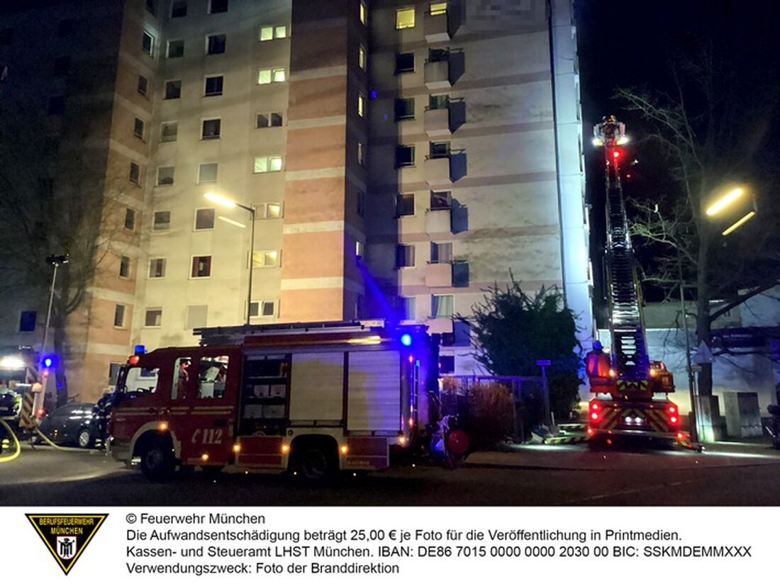 Nach einem Wohnungsbrand in Moosach ist die gesamte dritte Etage eines Apartmenthotels unbewohnbar. Vier Verletzte wurden hospitalisiert.