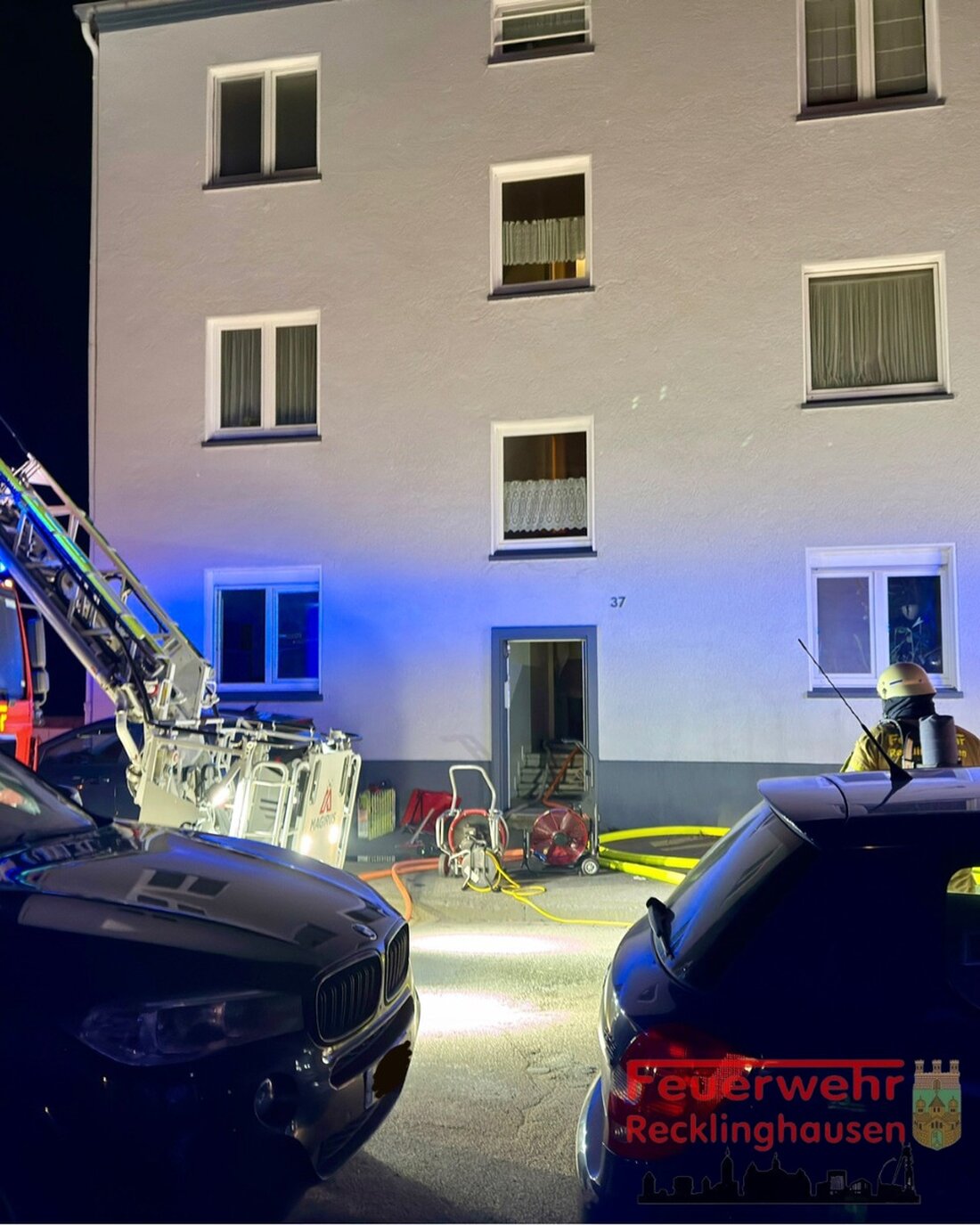 Am Samstagabend kam es in Recklinghausen-Süd zu einem Wohnungsbrand. Glücklicherweise gab es keine Verletzten, die Feuerwehr konnte schnell eingreifen.