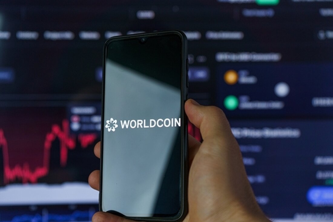 Die portugiesische Datenaufsichtsbehörde CNPD hat Worldcoin aufgefordert, seine Aktivitäten für 90 Tage einzustellen. Auch Worldcoin erhielt kürzlich einen ähnlichen Auftrag in Spanien. Worldcoin ist erneut in den Nachrichten, dieses Mal aufgrund behördlicher Anordnungen in Portugal. Am 26. März berichtete Reuters, dass die portugiesische Datenaufsichtsbehörde CNPD Worldcoin angewiesen habe, alle Aktivitäten im Zusammenhang mit der Erfassung biometrischer Daten im Land einzustellen. Das KI-bezogene Projekt, das von OpenAI-CEO Sam Altman mitbegründet wurde, sollte in den nächsten 90 Tagen keine Daten sammeln, ordnete CNPD an, wobei der Schritt auf Datenschutzbedenken zurückzuführen ist, die den Betrieb von Worldcoin in mehreren Ländern seit seiner Einführung …