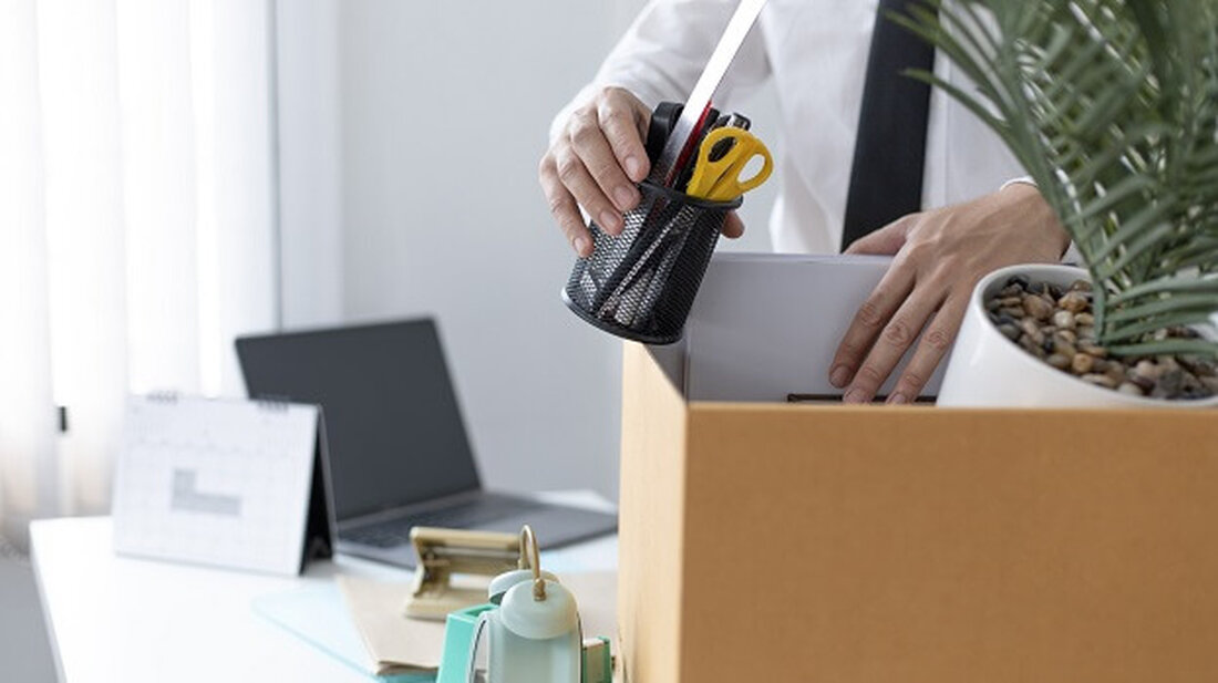 Matter Labs hat im Zuge der Marktveränderungen 24 Mitarbeiter entlassen, über 16 % seiner Belegschaft. Das Unternehmen verlagert seinen Schwerpunkt von der Allzweckskalierung auf Nischenanwendungen. Trotz Entlassungen stellt Matter Labs weiterhin für wichtige Positionen im Ingenieur- und Geschäftsbereich ein. Matter Labs, das Unternehmen hinter dem Ethereum-Skalierungsnetzwerk ZKsync, hat die Entlassung von über 16 % seiner Belegschaft angekündigt, wovon 24 Mitarbeiter betroffen sind. Der Bekanntmachungdie am 3. September 2024 von Alex Gluchowski, Mitbegründer und CEO von Matter Labs, getätigt wurde, markiert einen bedeutenden Wandel für das Unternehmen, da es sich im zunehmend wettbewerbsintensiven Umfeld der Ethereum-Layer-2-Skalierungslösungen zurechtfindet. Matter Labs restrukturiert angesichts …