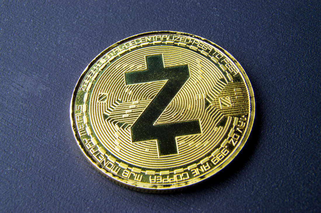 ViaBTC kontrolliert mehr als 51 % der Zcash-Hashrate, sagte Coinbase in einem Bericht. Die Kontrolle des Mining-Pools über mehr als die Hälfte der Hashrate birgt ein Risiko von 51 % für das Zcash-Netzwerk. Coinbase hat Maßnahmen zum Schutz der Benutzer ergriffen, einschließlich der Erhöhung der Zcash-Bestätigungsschwelle auf 110 Blöcke. In einem Bericht des Coinbase-Sicherheitsteams wird behauptet, dass die Netzwerk-Hashrate-Verteilung für die Proof-of-Work-Kryptowährung Zcash (ZEC) erheblich unausgewogen sei. Konkret werden mehr als 51 % der Hash-Power-Verteilung von einem einzigen Mining-Pool kontrolliert – ViaBTC. Risiko eines Angriffs von 51 % Coinbase sagte in einem Blogeintrag Heute hat das Team im Anschluss an …