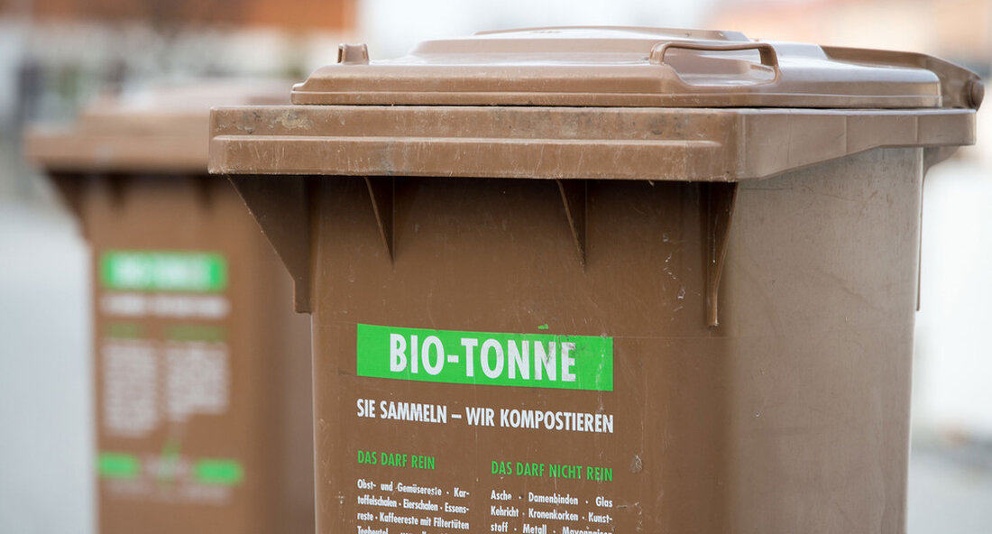 Das zehnte Bioabfallforum Baden-Württemberg findet am 29. und 30. Juni als digitale Konferenz statt. Kaum ein anderer Rohstoff bietet ähnlich vielfältige Verwendungsmöglichkeiten wie Bioabfälle – für Klimaschutz und Ressourceneffizienz. Bei der zehntes Bioabfallforum hat Staatssekretär für Umwelt André Baumann betonte die Bedeutung von biogenem Material als wichtige Ressource. Bioabfälle als Energieträger, Rohstoff für emissionsarme Kraftstoffe, natürliche Düngemittel und torffreie Böden oder für das relativ junge Feld der Bioökonomie sind von nahezu unschätzbarem Wert. „Im Sinne des Klimaschutzes und der Ressourceneffizienz können wir es uns nicht leisten, Bioabfälle ungenutzt zu lassen. Wir müssen sie umfassender sammeln und qualitativ hochwertig verwerten, dazu …