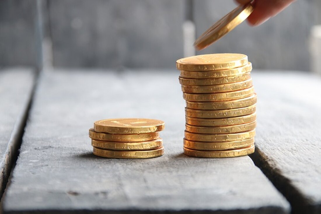 Zeta Markets gehört zu den führenden dezentralen Börsen, die auf Solana basieren. Zeta Markets plant, 100 Millionen Z-Token an Mitglieder der Solana-Community zu verteilen. Zeta Markets hat außerdem Pläne für die erste Layer-2-Skalierungslösung vorgestellt. Solana-basiertes dezentrales Derivateprotokoll, Zeta Markets, hat seinen Governance-Token Z eingeführt. und stellte Pläne zur Einführung der ersten Layer-2-Skalierungslösung von Solana vor. Zeta Markets ist als eine der fünf größten dezentralen Derivateplattformen auf Solana positioniert und zielt mit seinem Schritt darauf ab, die Beteiligung der Gemeinschaft und die Skalierbarkeit innerhalb des Solana-Ökosystems zu verbessern. Zeta Markets wirft 100 Millionen Z-Token aus der Luft ab Mit einem Gesamtangebot …