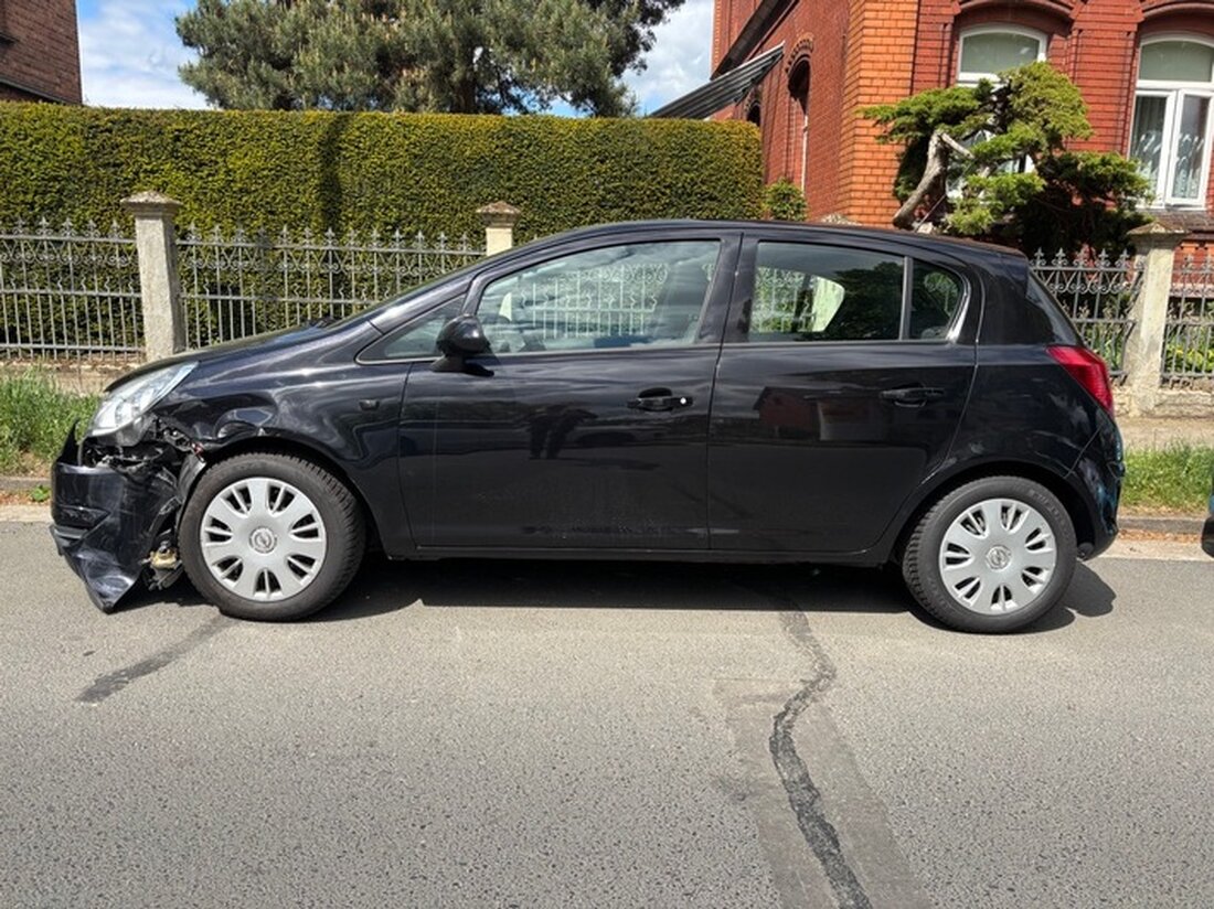 Am 05.05.2025 wurde ein Opel Corsa in Vechelde beschädigt. Die Polizei sucht Zeugen, die Hinweise geben können.
