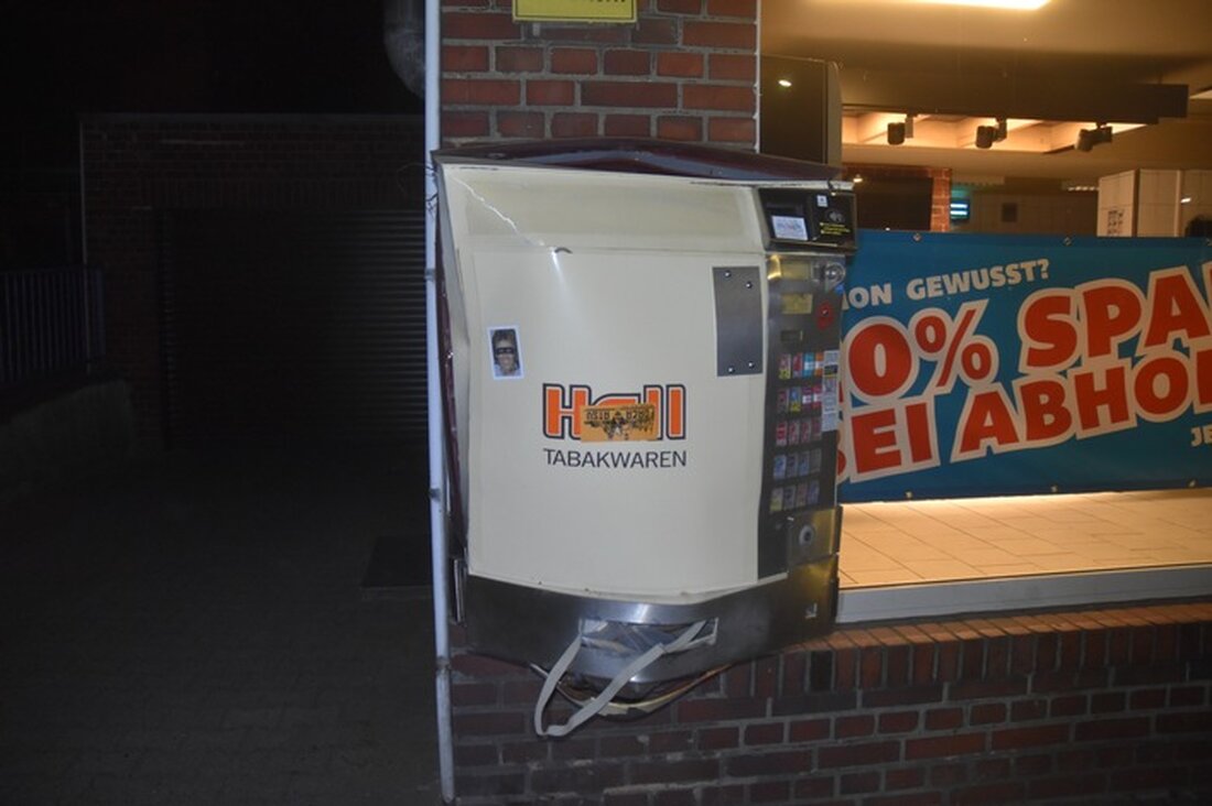 Unbekannte Täter sprengen Zigarettenautomat in Pizzeria im Nordkreis Aachen. Die Polizei sucht nach Zeugen und Fluchtfahrzeug.