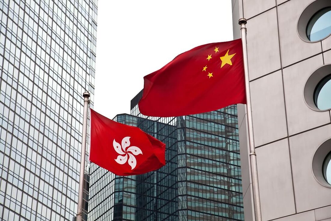 Zodia Custody (HK) hat die Trust or Company Service Provider (TCSP)-Lizenz erhalten. Die von Standard Chartered unterstützte Verwahrungsplattform für digitale Vermögenswerte wird institutionellen Kunden regulierte Dienstleistungen anbieten. Zodia Custody (HK), ein Anbieter von Krypto-Verwahrungslösungen, hat die Trust or Company Service Provider (TCSP)-Lizenz erhalten. Die Lizenz ermöglicht es dem von Standard Chartered unterstützten Verwahrungsanbieter für digitale Vermögenswerte, seine Dienstleistungen auf den Hongkonger Markt zu bringen, heißt es in einer Unternehmensnachricht Bericht. Dieser entscheidende Meilenstein ermögliche es Zodia Custody (HK), seine Position im Kryptoraum zu festigen, fügte er hinzu. Zodia Custody zielt auf den Hongkonger Markt ab Die Ausrichtung von Zodia Custody …