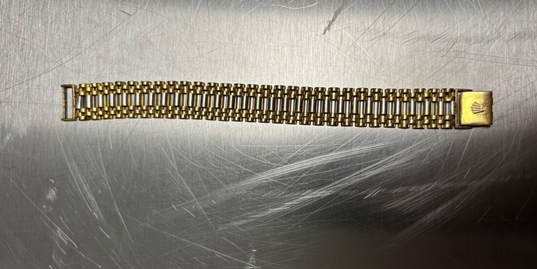 Am Flughafen Saarbrücken verhinderte der Zoll den Schmuggel von Goldschmuck im Wert von 12.700 Euro durch eine Reisende aus der Türkei.