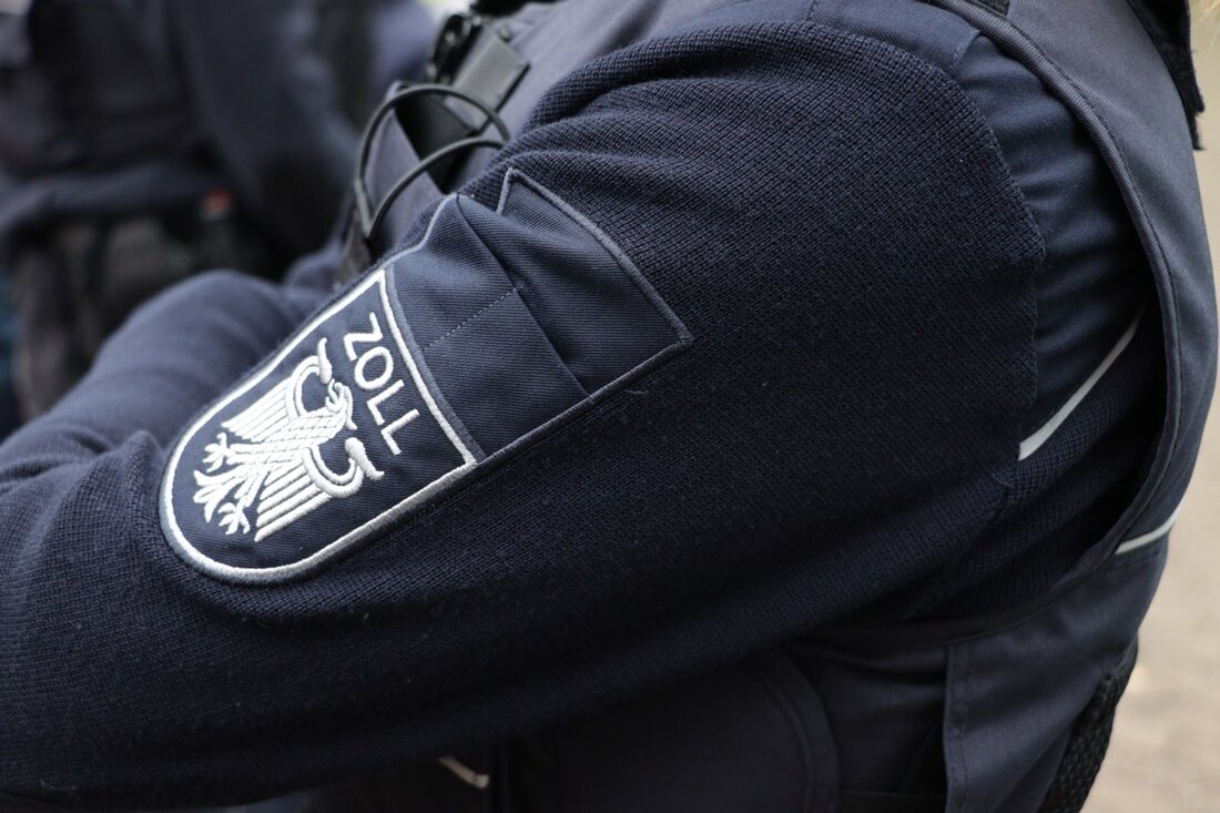 Bielefelder Zoll deckt illegale Beschäftigung in Gastronomie auf. Kontrollen im Kreis Herford enthüllen zahlreiche Unregelmäßigkeiten.