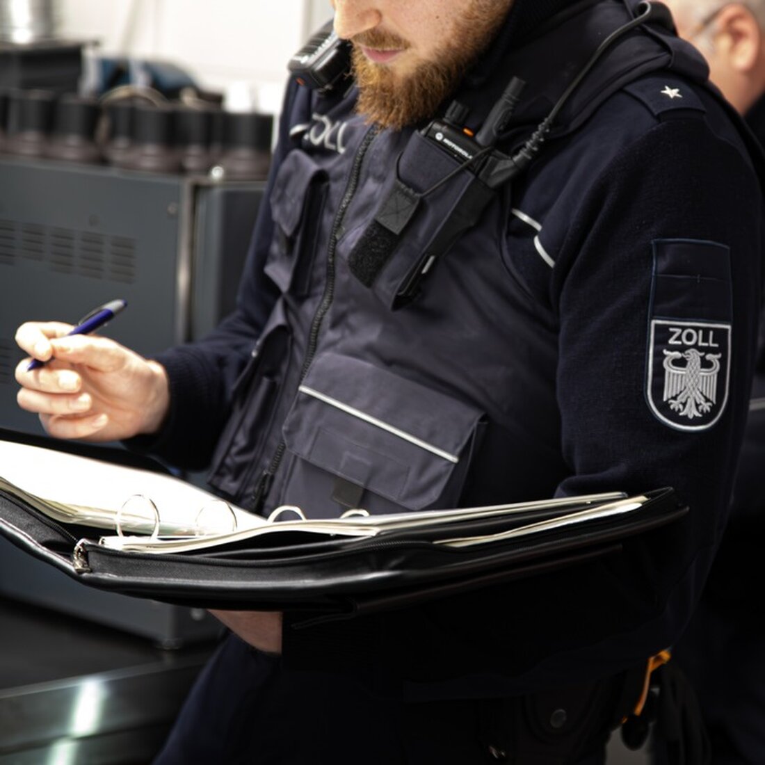 Am 13. März 2025 prüfte das Hauptzollamt Oldenburg bundesweit die Einhaltung des Mindestlohns und entdeckte zahlreiche Verstöße.