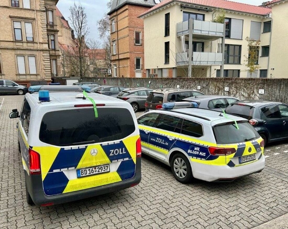 Am 10. Februar setzt das Hauptzollamt Saarbrücken ein Zeichen zur Kinderhospizarbeit mit grünen Bändern an Einsatzfahrzeugen.