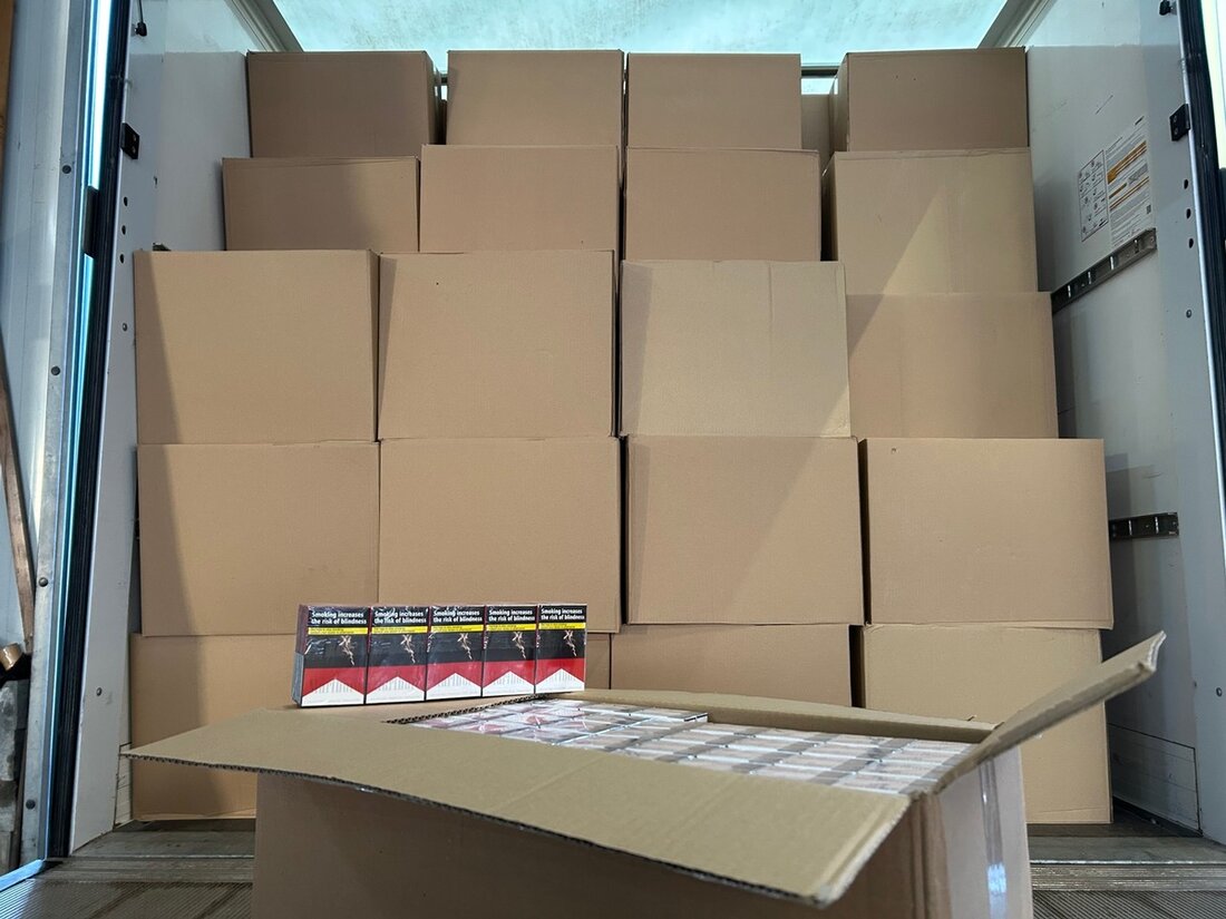 Zollfahnder Essen sicherten fast 11 Millionen Zigaretten in Krefeld und Tönisvorst im Auftrag der Staatsanwaltschaft Krefeld.