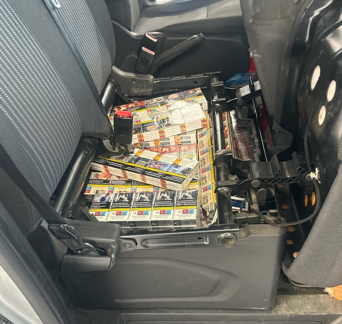 Zollbeamte entdeckten 8200 Zigaretten in bulgarischen Transportern bei Kontrollen auf der BAB 3 im Landkreis Deggendorf.