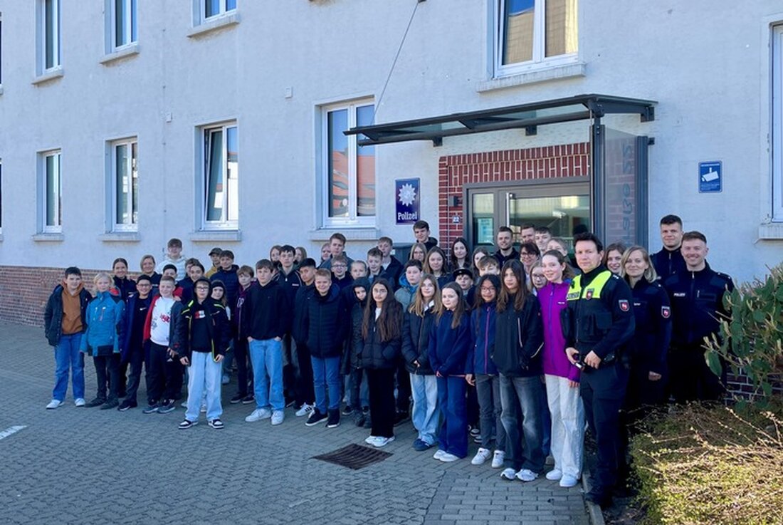 Die Polizei in Wolfenbüttel öffnete am 03.04.2025 ihre Türen für Schüler und zeigte ihnen die Vielfalt der Polizeiarbeit.