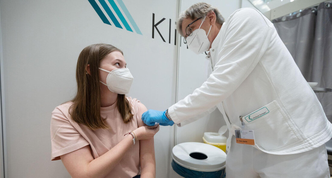 Am 11. und 12. September findet ein Impfaktionswochenende für 12- bis 17-Jährige statt. Für die kommende Woche sind zwei digitale Informationsveranstaltungen zum Thema Impfen geplant. Impfen ist der Ausweg aus der Pandemie. Mit einem Aktionswochenende und zwei digitalen Informationsveranstaltungen macht das Ministerium für Soziales, Gesundheit und Integration darauf aufmerksam und ruft dazu auf, die niedrigschwelligen Impfangebote im ganzen Land zu nutzen. Diesen Samstag und Sonntag, 11. und 12. September, sind im Impfzentren In Baden-Württemberg stehen Kinder und Jugendliche ab 12 Jahren im Mittelpunkt eines Aktionswochenendes. Du bist herzlich eingeladen, mit deinen Eltern vorbeizukommen und dich ohne Termin beraten und impfen …