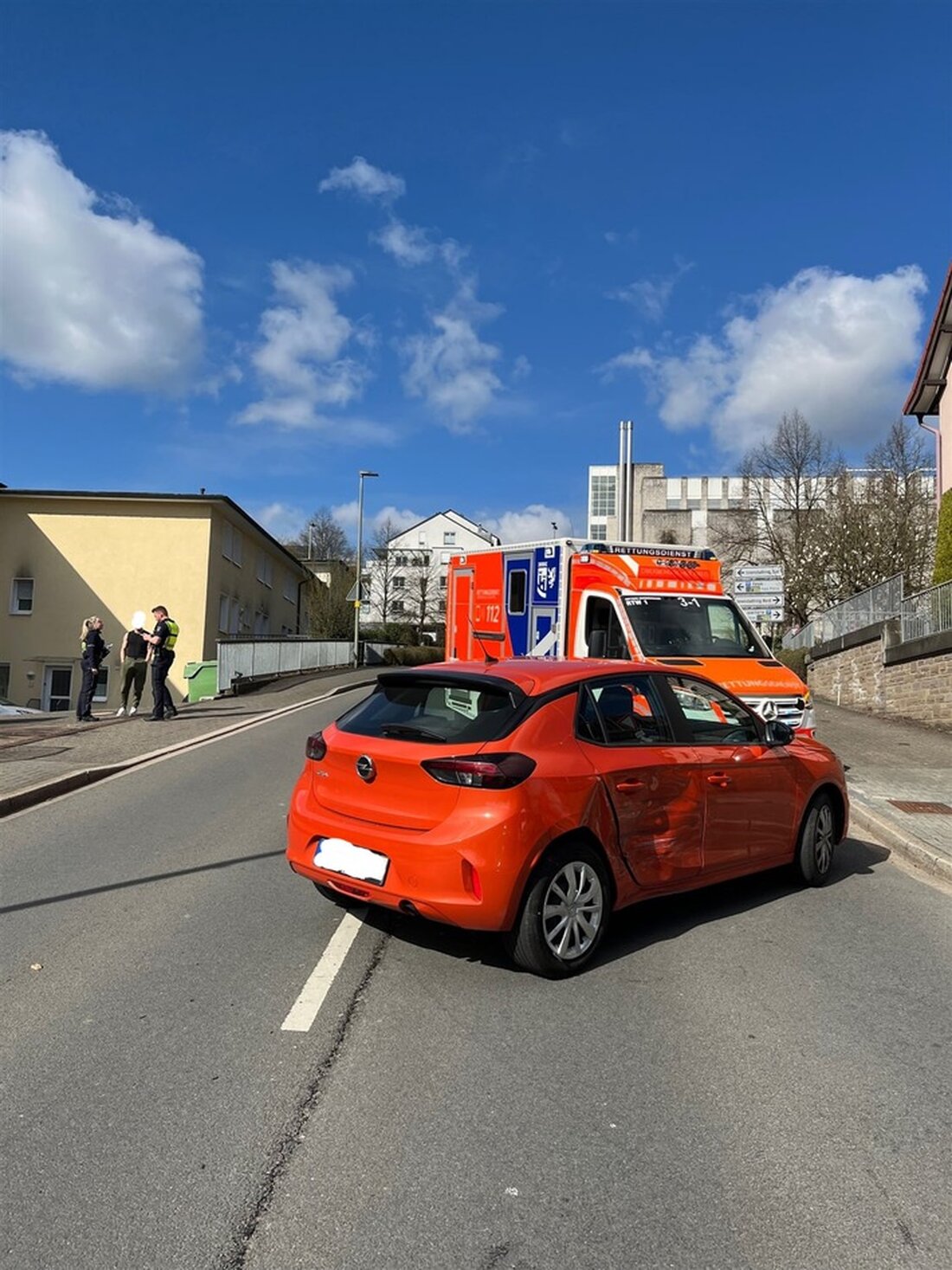 Bei einem Abbiegeunfall in Gummersbach wurde am 29. März eine 56-jährige Frau leicht verletzt. Der Fahrer des Kleintransporters stieß mit ihrem Auto zusammen.