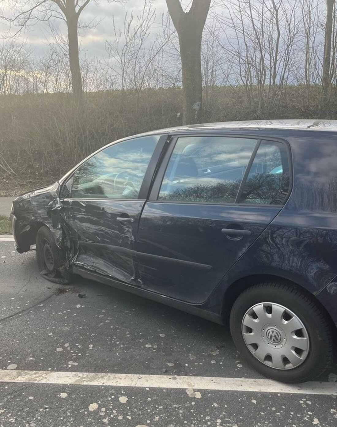 Am 13.03.25 kollidierten auf der L580 ein Transporter und ein Auto. Eine 22-jährige Fahrerin kam ins Krankenhaus.