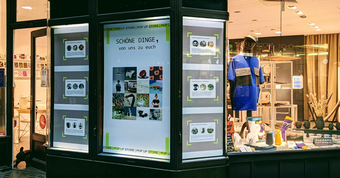 Zwei Pop-Up-Stores in „Höfen am Brühl“ und „Promenaden Hauptbahnhof“: Wirtschaftsförderung startet neuen Kreativ-Wettbewerb In ein Ladengeschäft temporär einziehen, Produkte, Kunst oder Handwerk zeigen, verkaufen, Geschäftsideen testen, die Kundschaft bei der Herstellung zusehen lassen – solche Möglichkeiten bieten zeitweilige Pop-Up-Stores. Jetzt startet ein zweiter Wettbewerb, für den zwei Ladenflächen für einen Monat zur kostenfreien Nutzung bereitstehen. Pop-Up-Store &#8222;Schöne Dinge&#8220; in der Mädlerpassage © Stadt Leipzig Im Rahmen ihres City- und Magistralen-Konzepts hatte die Stadt Leipzig 2021 eine erste Fläche im Plagwitzer Elsterforum an die Tüüg GbR (tüüg.com) vergeben, deren zwei Inhaberinnen inzwischen ein dauerhaftes Ladengeschäft eröffnet haben. Zwei kostenfreie Flächen für &hellip;