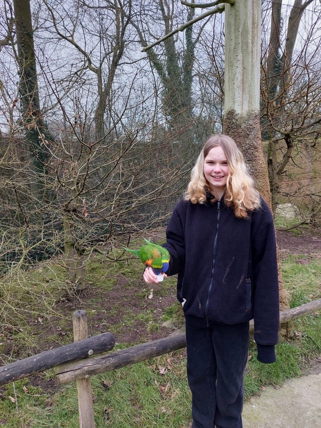 Die Polizei Wuppertal sucht nach den vermissten Jugendlichen Josephine A. und Anissa G. aus Remscheid. Hinweise bitte melden!