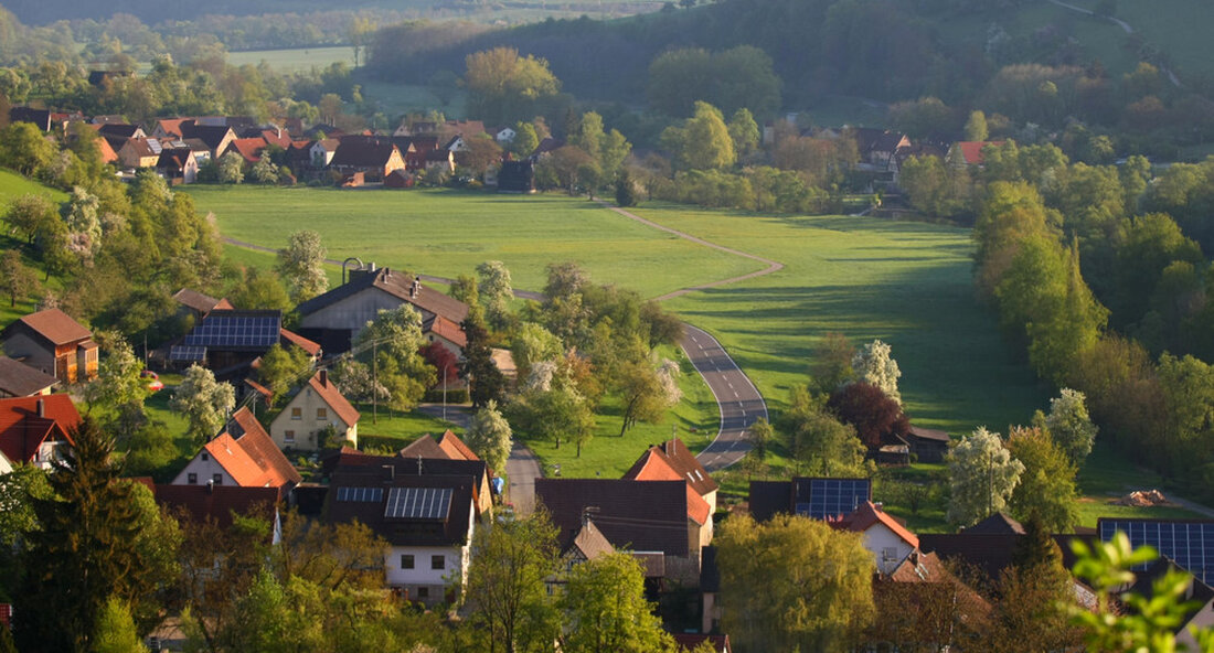Die Förderprogramme des Landes setzen Impulse für eine nachhaltige Wertschöpfung im Ländlichen Raum. Entlang der Tauberbahn zeigen die Leuchtturmprojekte die ländliche Vielfalt in der Region. „Der Ländliche Raum ist die Stärke Baden-Württembergs. Er ist die ökonomische und ökologische Kraftquelle des Landes und bietet attraktive Arbeitsplätze, ein lebendiges Gemeindeleben und vielfältige Kulturlandschaften. Unser Ziel sind gleichwertige, attraktive Lebensverhältnisse in Stadt und Land. So fördert die Landesregierung unter anderem mit dem Kabinettsausschuss Ländlicher Raum in gemeinsamer Zusammenarbeit aller Fachressorts gezielt und effektiv die zukunftsorientierte Weiterentwicklung des Ländlichen Raums“, sagte der Minister für Ernährung, Ländlichen Raum und Verbraucherschutz, Peter Hauk, am 29. Juli …