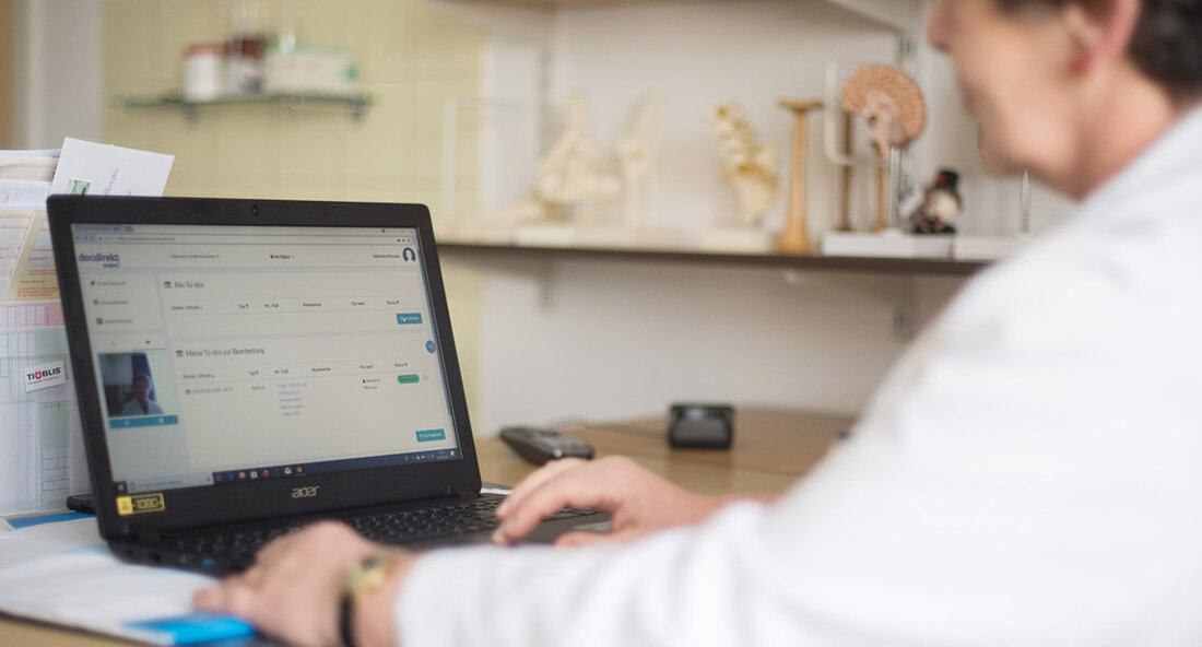 Rund 360 Akteure trafen sich virtuell zur zweiten Zwischenbewertung des Gesundheitsstandortforums Baden-Württemberg und diskutierten die Auswirkungen der Koronapandemie sowie die Herausforderungen und Entwicklungsmöglichkeiten im Gesundheitssektor. „Baden-Württemberg hat schon lange Fragen zur Zukunft des Gesundheitssektors Corona-Pandemie auf die politische Tagesordnung setzen. Heute profitieren wir von diesen stabilen Strukturen und Netzwerken “, sagte Premierminister Winfried Kretschmann anlässlich der virtuellen Zwischenbilanz der Forum Gesundheitsstandort Baden-Württemberg. „Mit unseren Projekten demonstrieren wir die Effizienz unseres Gesundheitsstandorts und überdenken die Medizin. Dabei konzentrieren wir uns auf drei zentrale Punkte: die Digitalisierung in der Medizin, die personalisierte Medizin, die in diesem Bereich ein ähnlicher Treiber wie die …