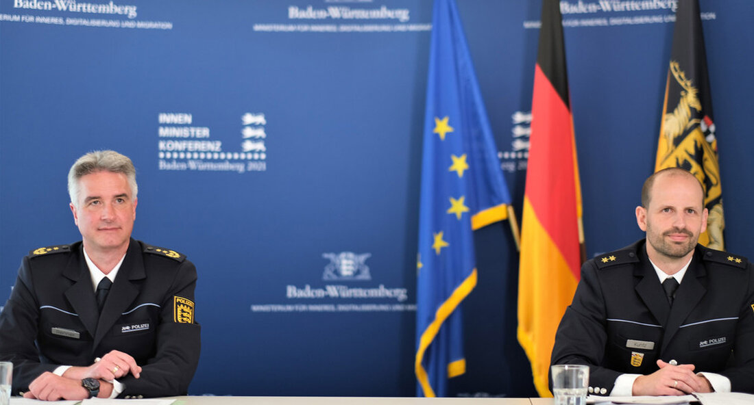 Die Verkehrssicherheitsmaßnahme „safe.mobile.life“ bringt mehr Sicherheit auf die Straße. Ziel ist eine gleichberechtigte Zweisamkeit im Straßenverkehr. Im Mittelpunkt des landesweiten Aktionstages am 5. Mai 2021 stehen Radfahrer. „Verkehrssicherheit rettet Leben. Und deshalb betrifft uns alle die Verkehrssicherheit, ob als Fußgänger, Radfahrer oder Kraftfahrzeugbenutzer, ob jung oder alt, privat oder beruflich. Bei gegenseitiger Rücksichtnahme und ständiger Vorsicht gelingt eine gleichberechtigte Teilnahme am Straßenverkehr. Weil jeder die gleichen Rechte und Pflichten hat, die respektiert werden müssen. Zum Beispiel unterstützt die Polizei die Kommunen auch beim unbefugten und gefährlichen Parken auf Gehwegen oder Radwegen. Die Polizei macht kein Auge zu, wenn beim Überholen …
