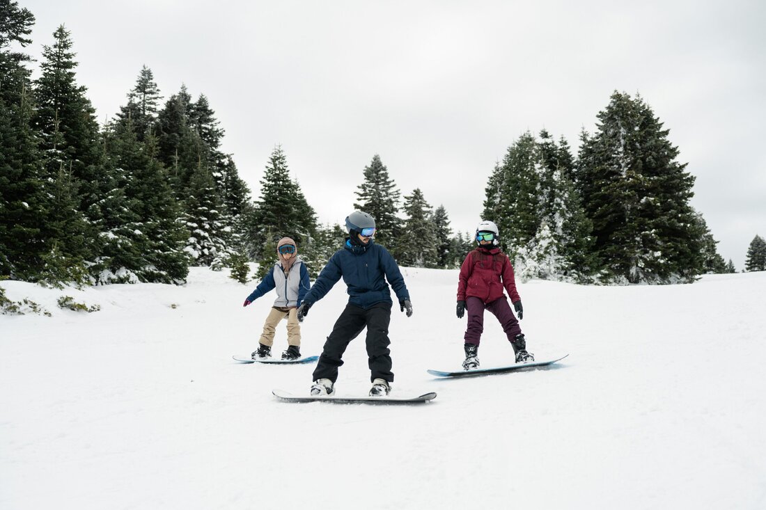Ein Winterurlaub in den Bergen ist die Zeit, in der die Natur die Landschaft in eine märchenhafte Kulisse verwandelt. Im Jahr 2025 lohnt sich ein Besuch im Riesengebirge, das seit Jahren Besucher anzieht, die Schönheit, Ruhe und unvergessliche Erlebnisse suchen. Im Herzen dieser Berge, in einem malerischen Tal, liegt das Schlosshotel Wernersdorf – ein Ort, an dem Geschichte auf modernen Komfort trifft und der Winterurlaub in den Bergen zu einem besonderen Erlebnis wird. Familien-Winterurlaub 2025 – Winterabenteuer im Schlosshotel Wernersdorf Die verschneiten Berge des Riesengebirges bieten die perfekte Kulisse für einen Familien-Winterurlaub. Das Schlosshotel Wernersdorf verfügt über elegante Zimmer und …